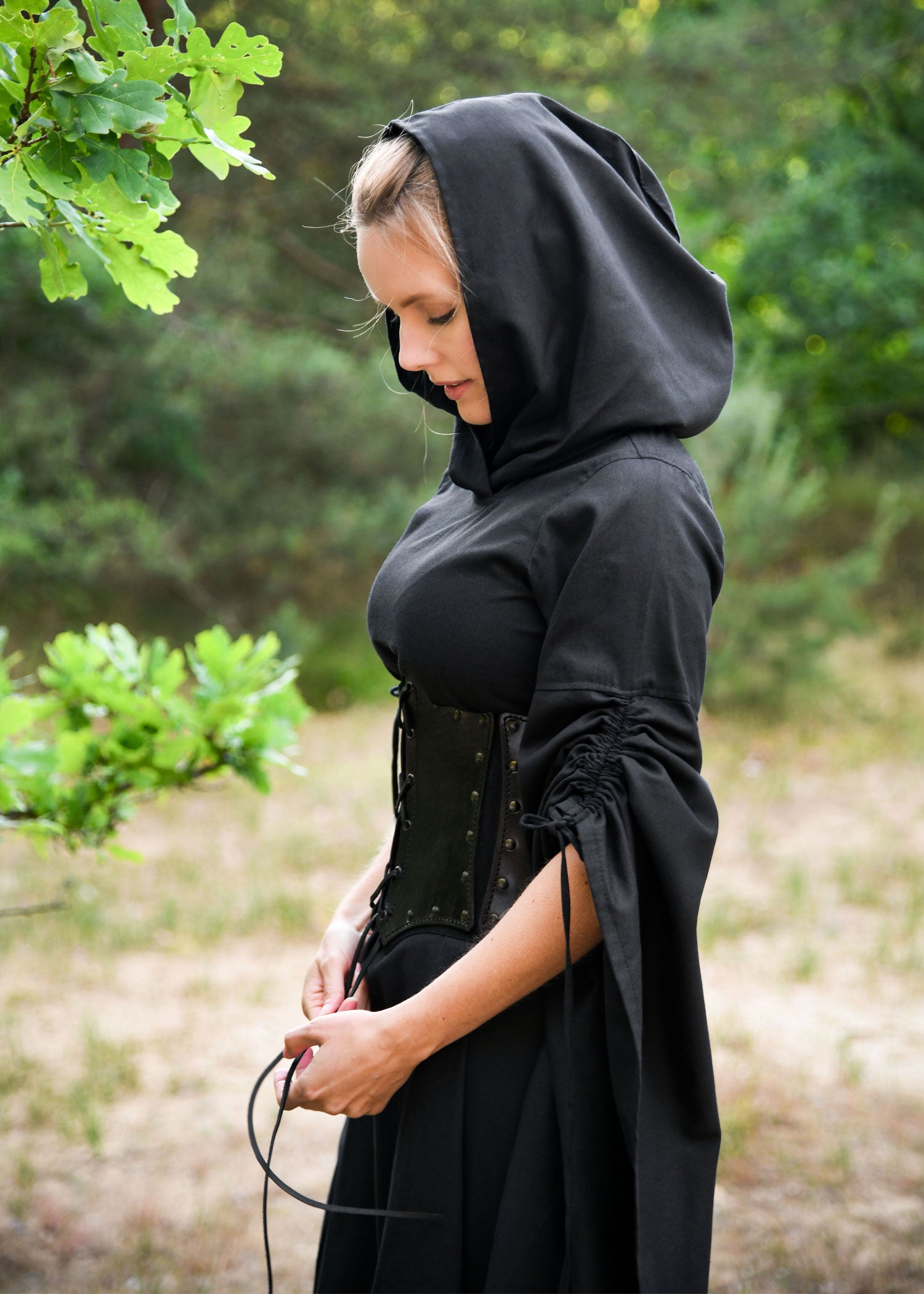 Imagen 2 - Vestido Medieval Isra Con Mangas Trompeta, Negro