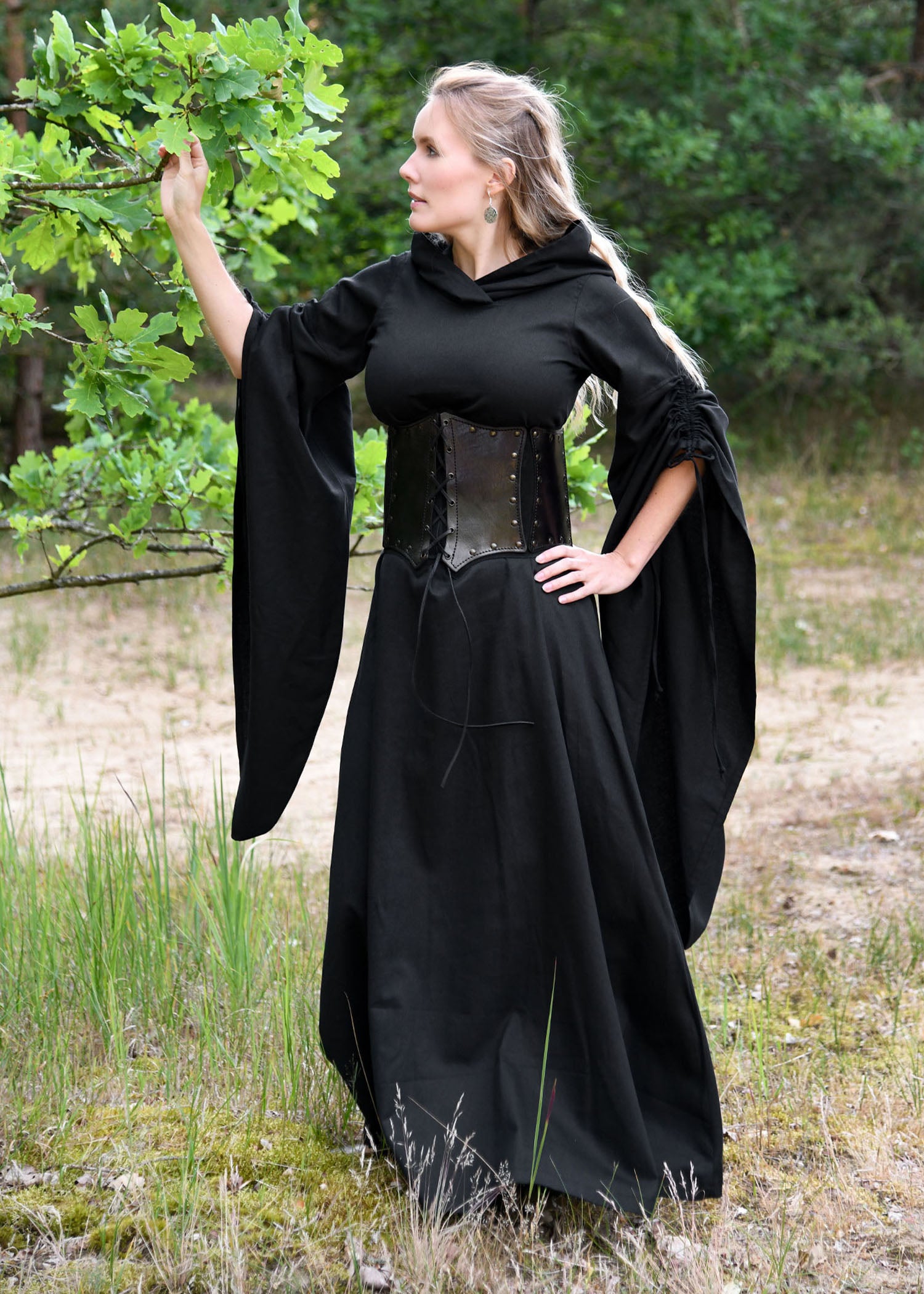 Imagen 1 - Vestido Medieval Isra Con Mangas Trompeta, Negro