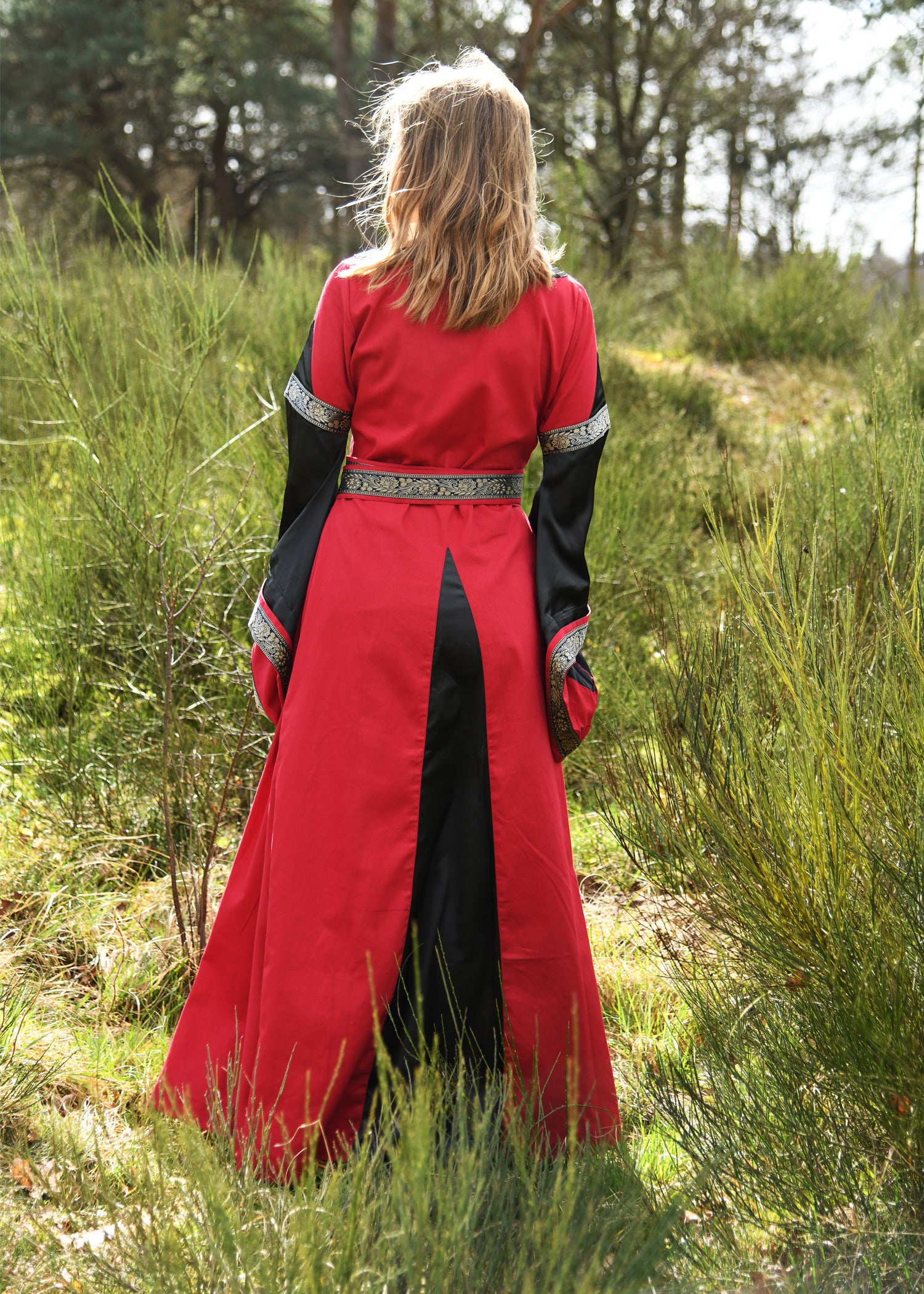 Imagen única de: Vestido Medieval Noble, Bliaut Josephine, Rojo/negro
