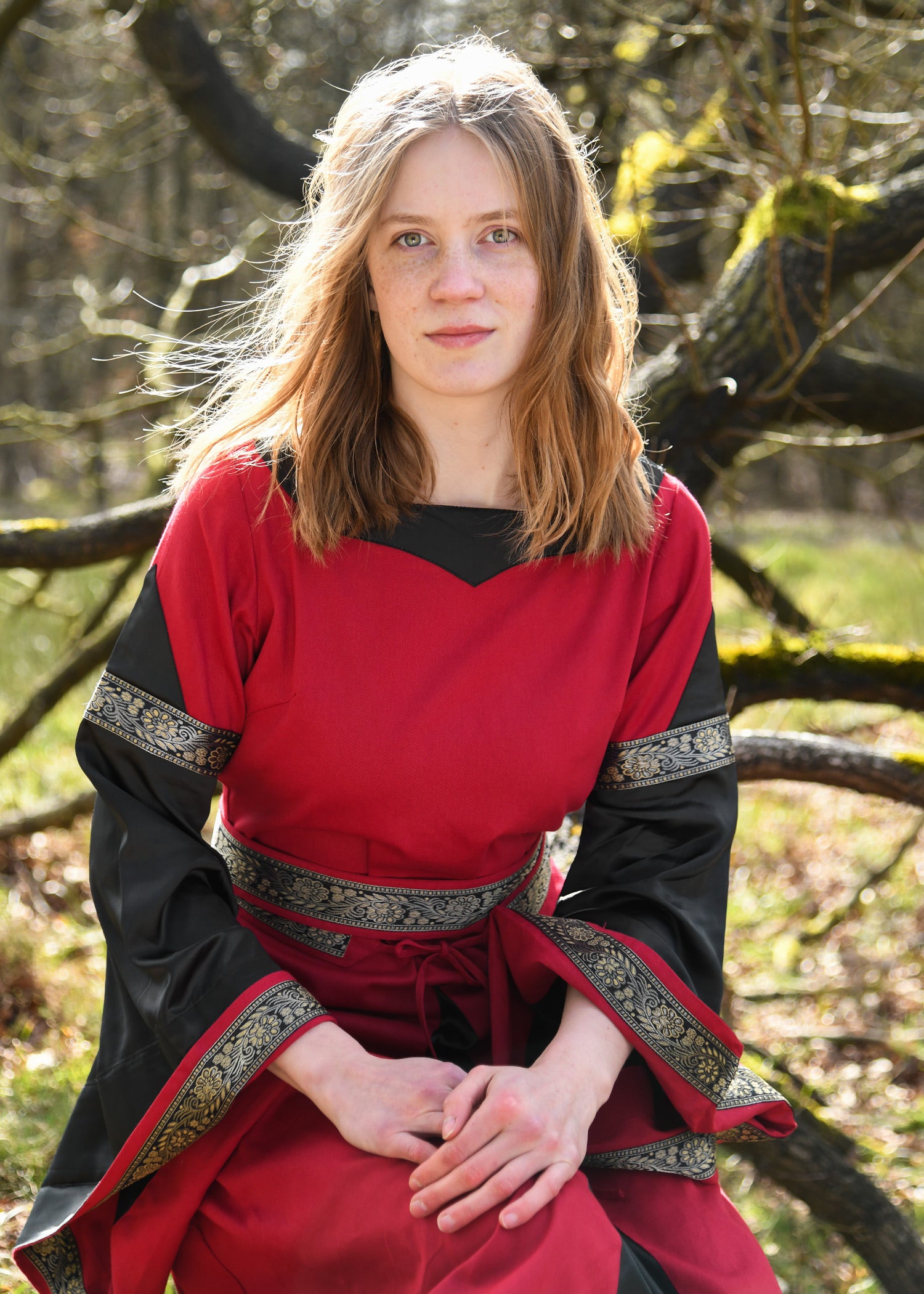 Imagen única de: Vestido Medieval Noble, Bliaut Josephine, Rojo/negro