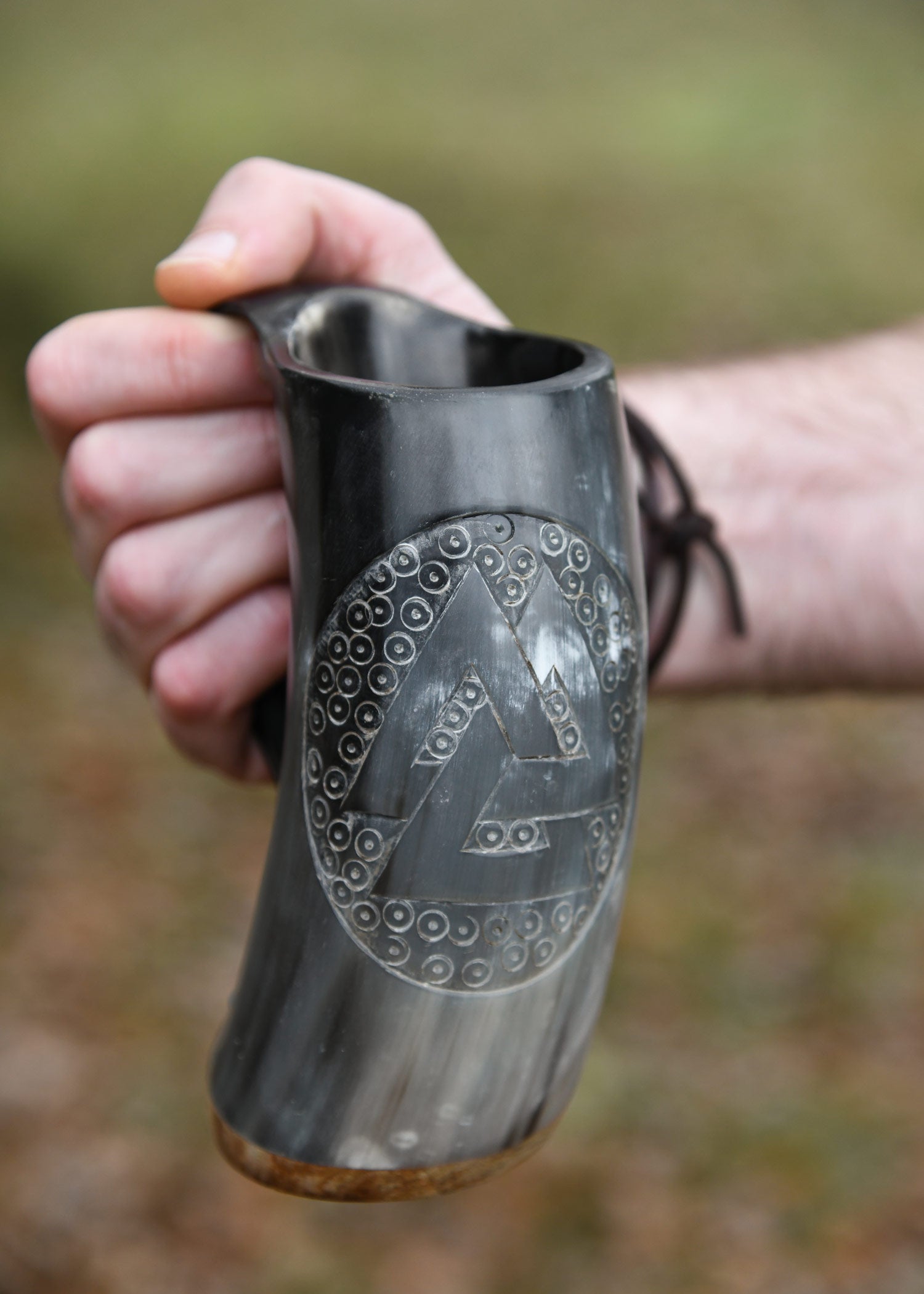 Imagen única de: Jarra De Cuerno, Jarra De Cerveza Con Base De Madera Y Motivo Valknut N.º 2