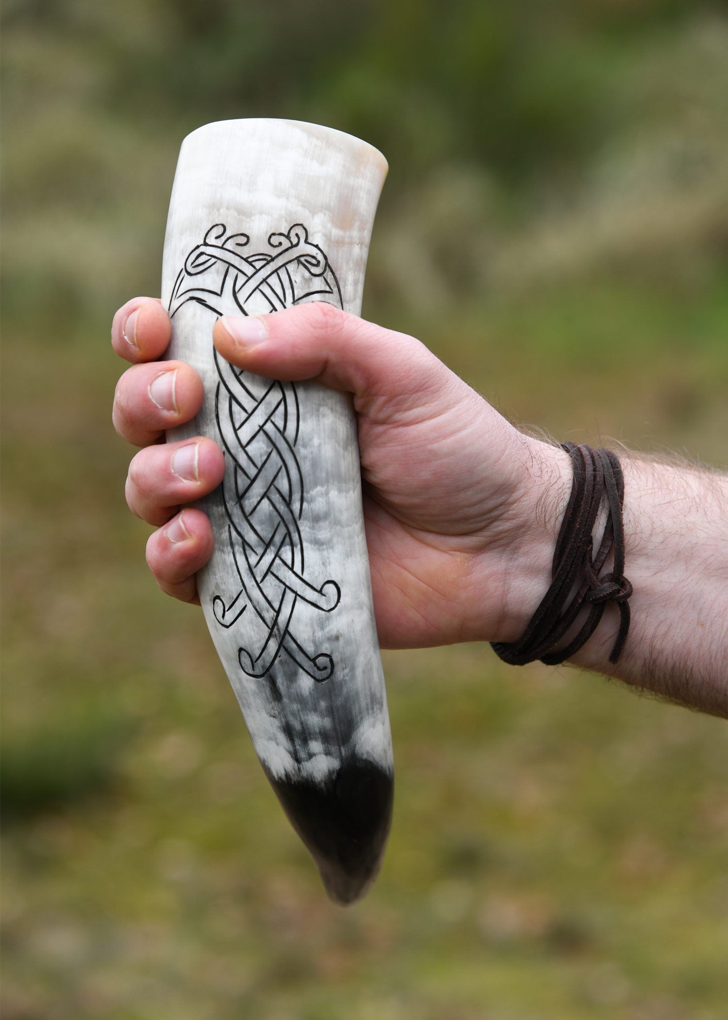 Imagen única de: Cuerno Vikingo Para Beber Con Cuervos En Forma De Nudo