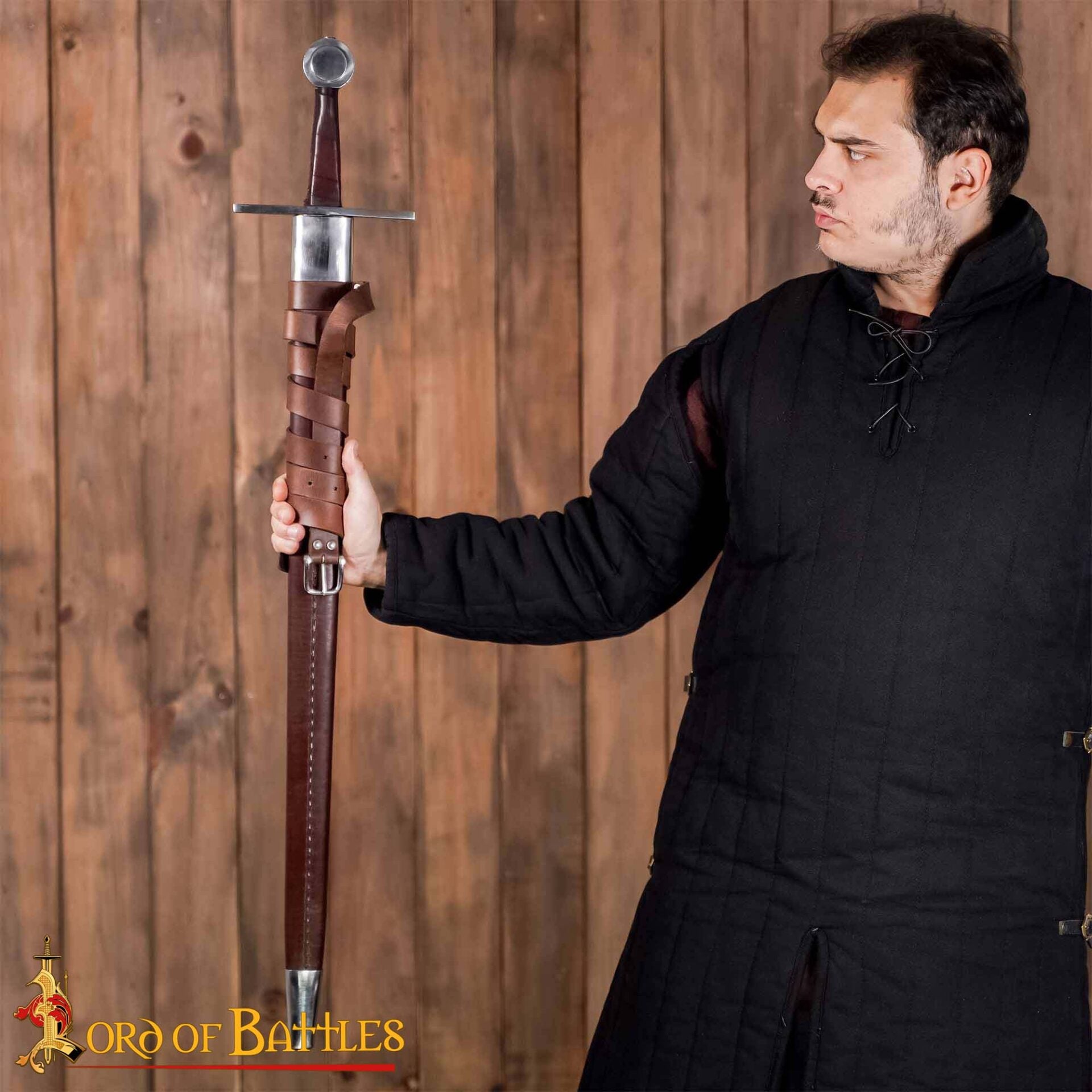 Imagen única de: Espada Medieval Normanda Forjada a Mano Tradicionalmente con Pomo de Rueda - Hoja Funcional con Vaina de Cuero