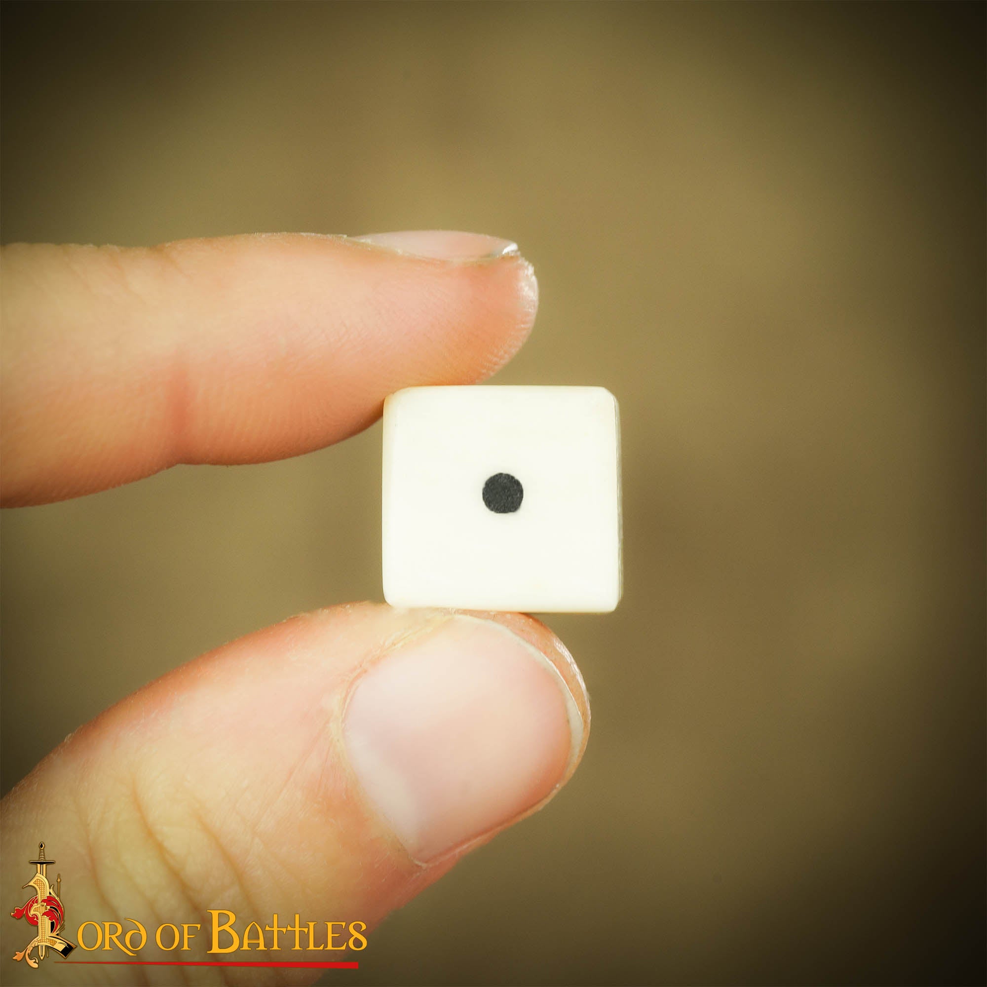 Imagen única de: Dados Medievales de Hueso - Juego Artesanal de 6 (hueso de Buey, 1,2 Cm)