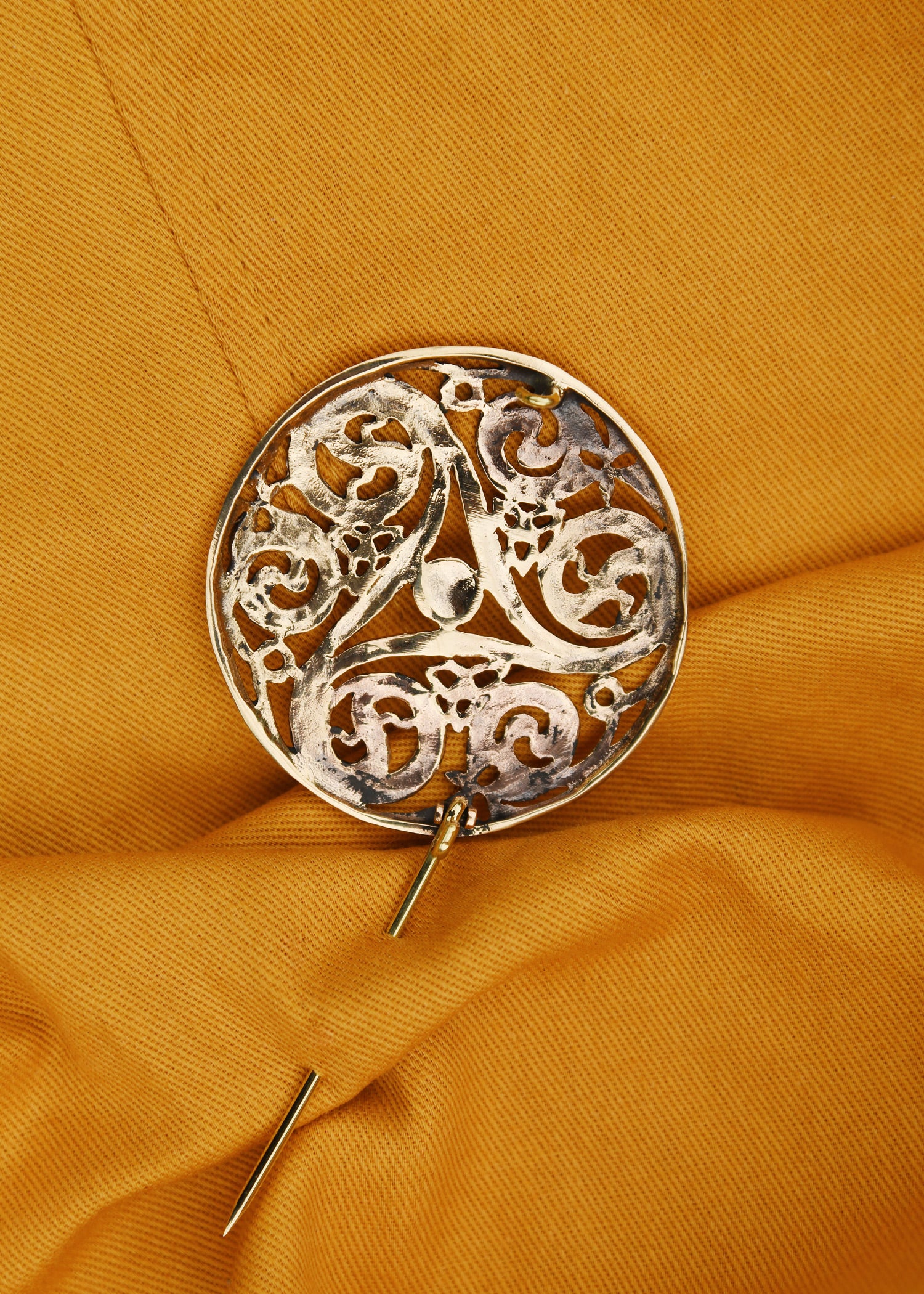 Imagen única de: Broche Celta Triskele Fabricado En Bronce