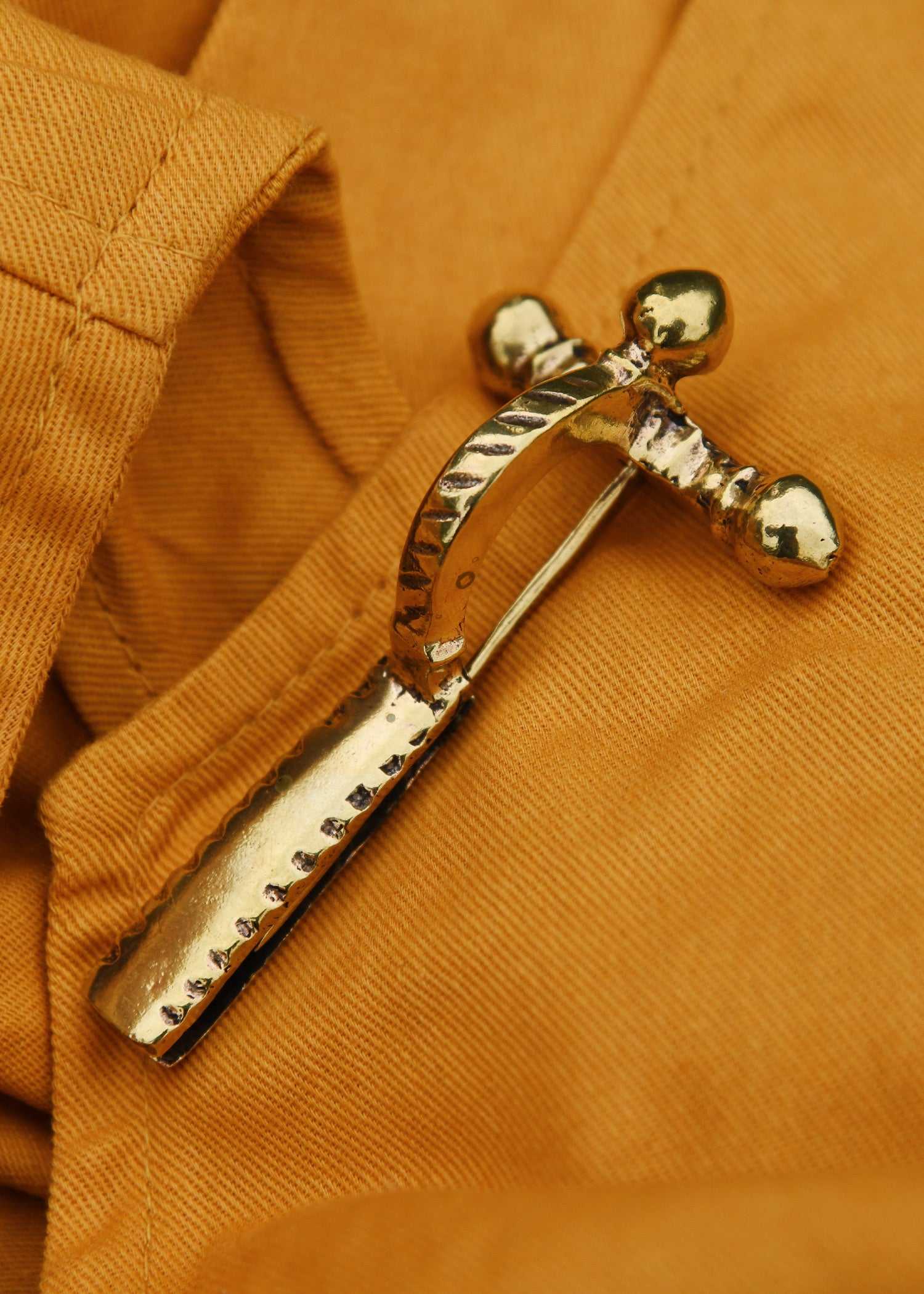 Imagen única de: Broche De Botón De Cebolla Romano Grande Hecho De Bronce