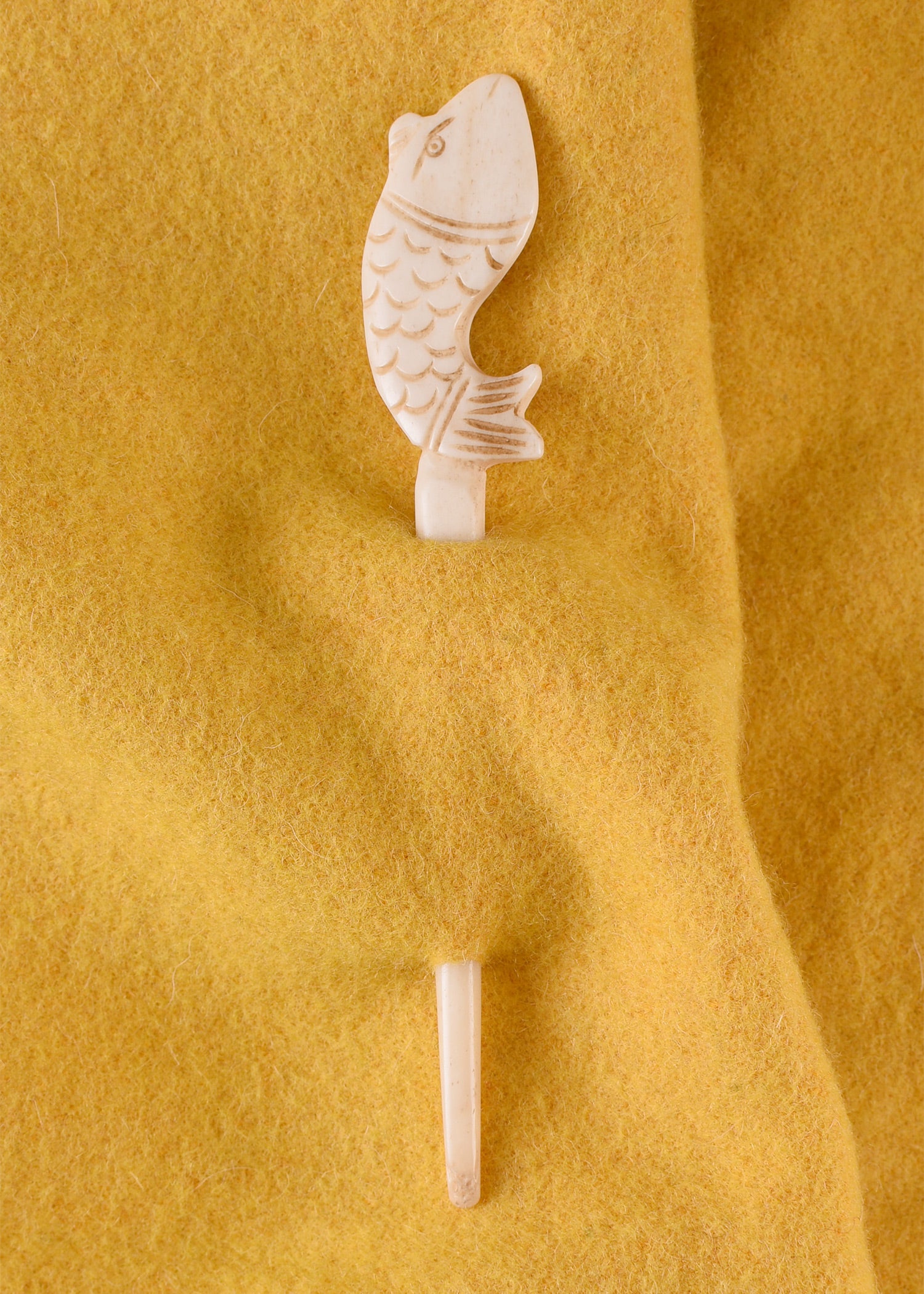 Imagen única de: Horquilla/alfiler Para Bata De Hueso Con Motivo De Pez
