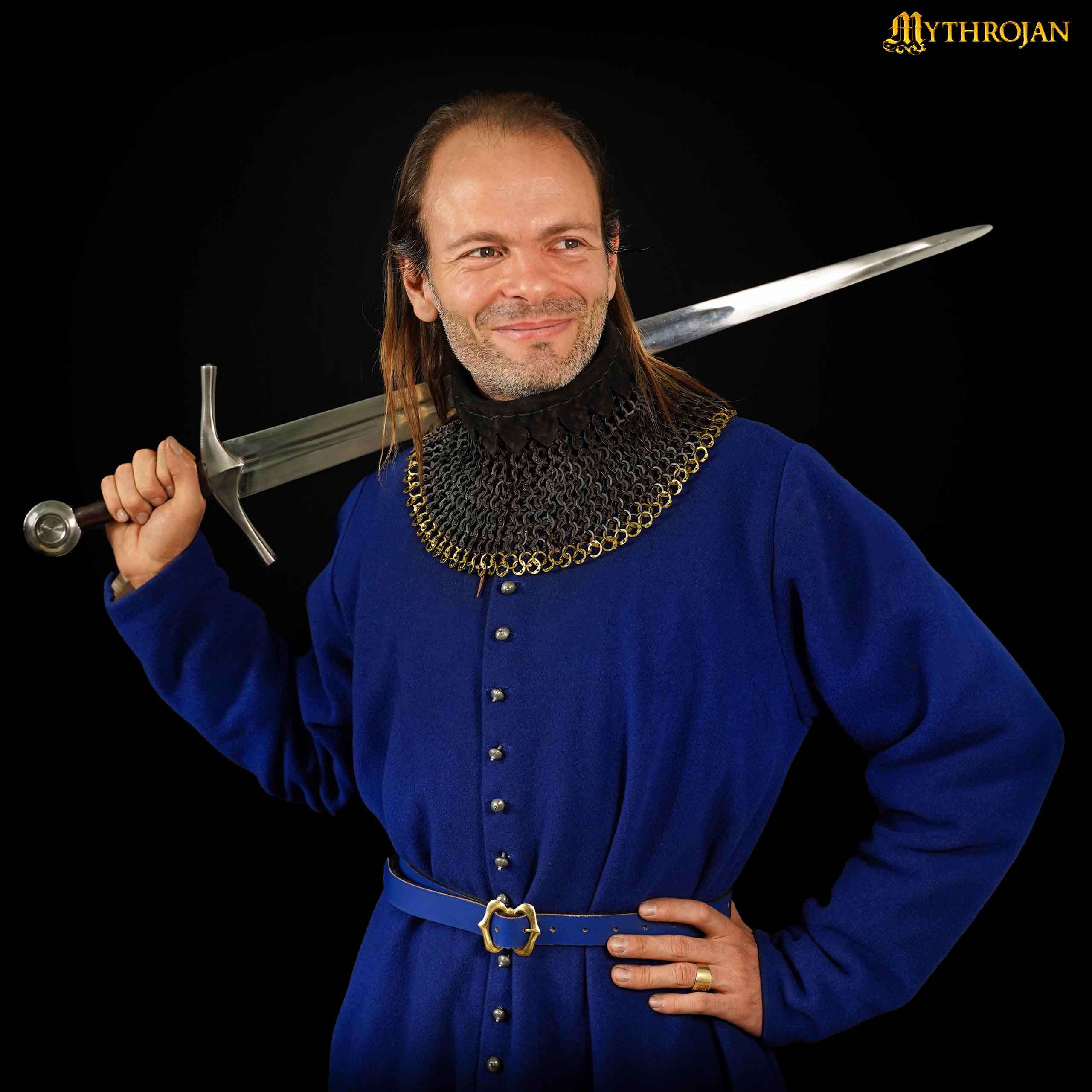 Imagen única de: Chainmail Standard "the Black Knight Gorget" - 9mm Flat Ring Round Rivets With Sturdy Red Padded Lining And Solid Brass Closing System - Mild Steel - Ideal For Stage Combat & Reenactments - Padded Lining