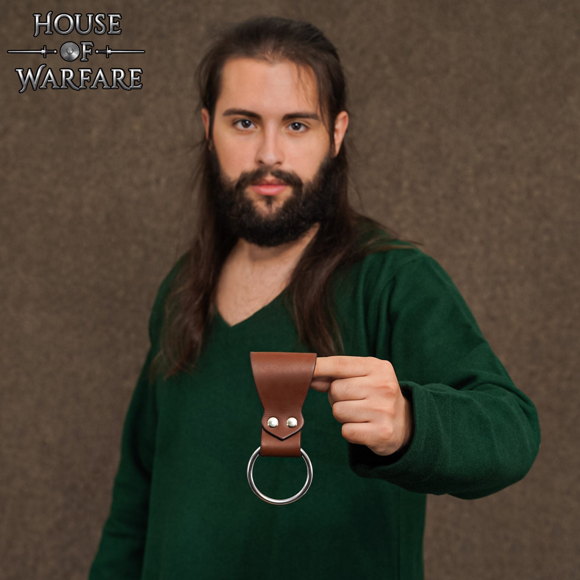 Imagen única de: Rana Medieval de Cuero para Hacha con Anilla de Acero - Cinturón Marrón para Hachas y Herramientas