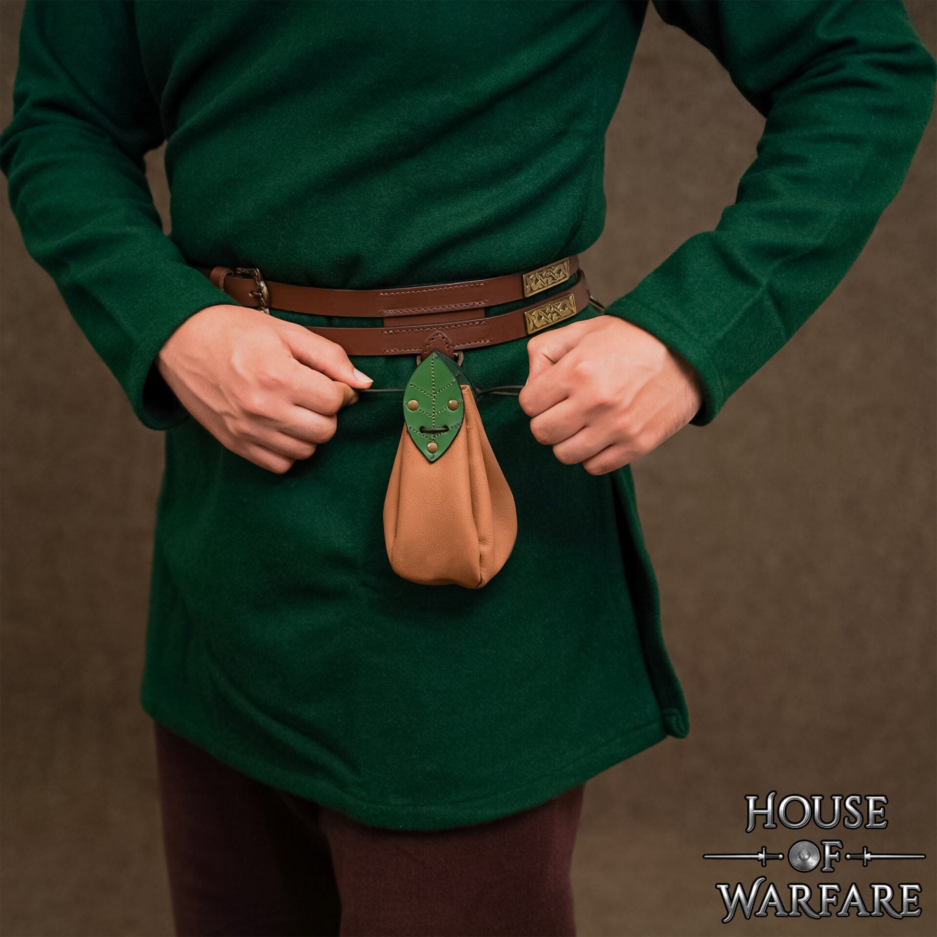 Imagen única de: Funda Medieval de Cuero para Cinturón con Detalles de Hojas - Funda de Cordón Marrón Claro para Monedas y Accesorios