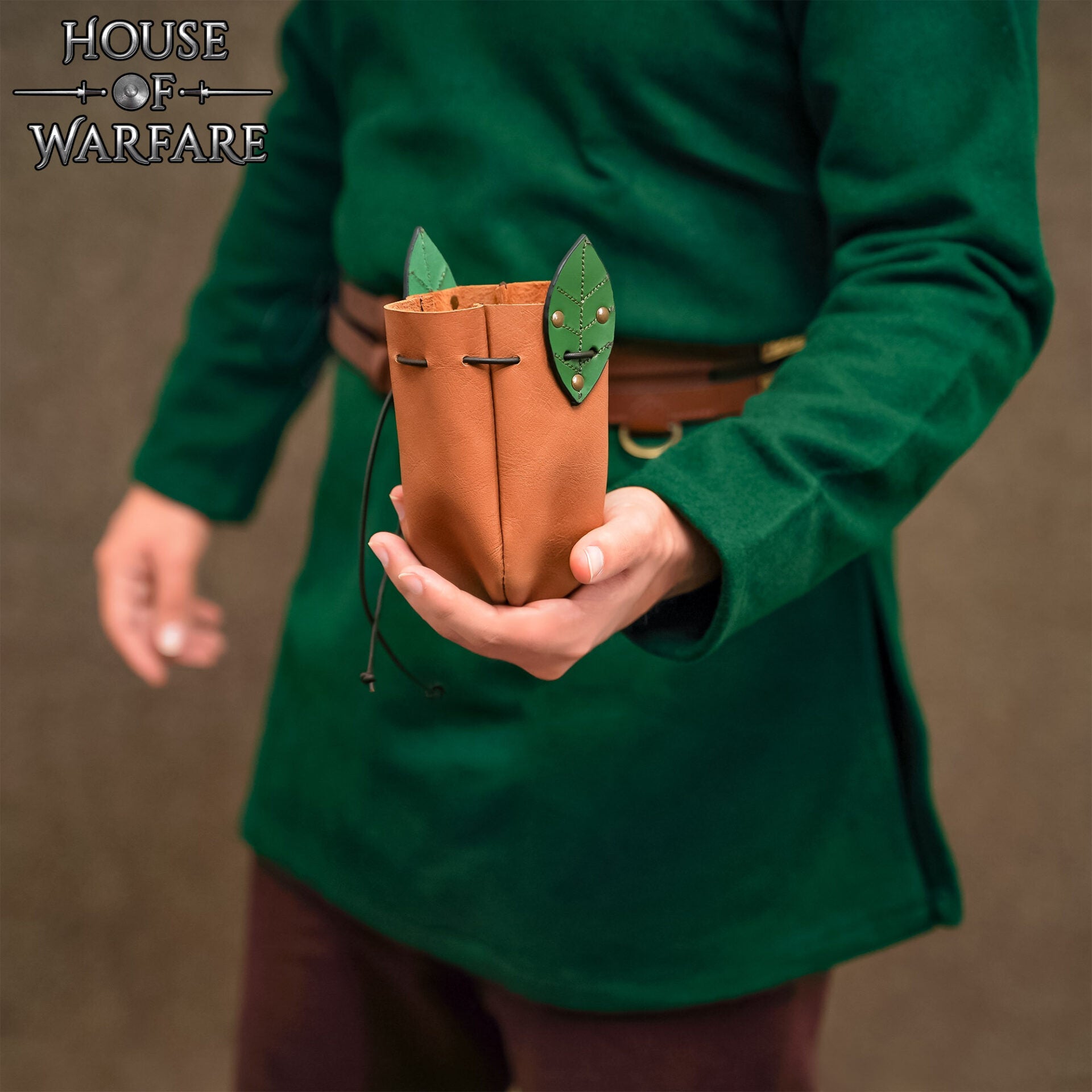 Imagen única de: Funda Medieval de Cuero para Cinturón con Detalles de Hojas - Funda de Cordón Marrón Claro para Monedas y Accesorios