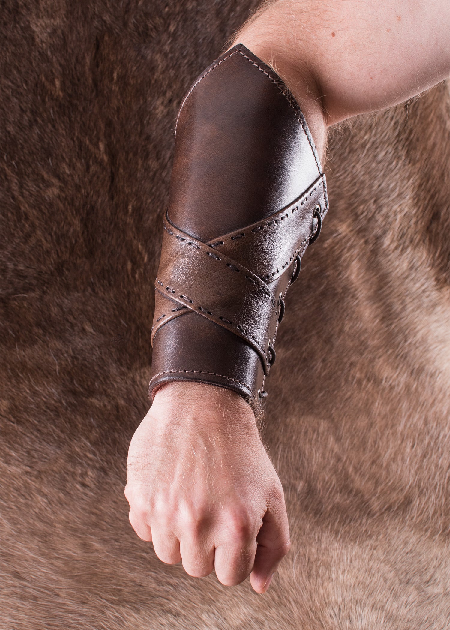 Imagen única de: Manguitos Acolchados De Piel Con Tirantes Cruzados, Par
