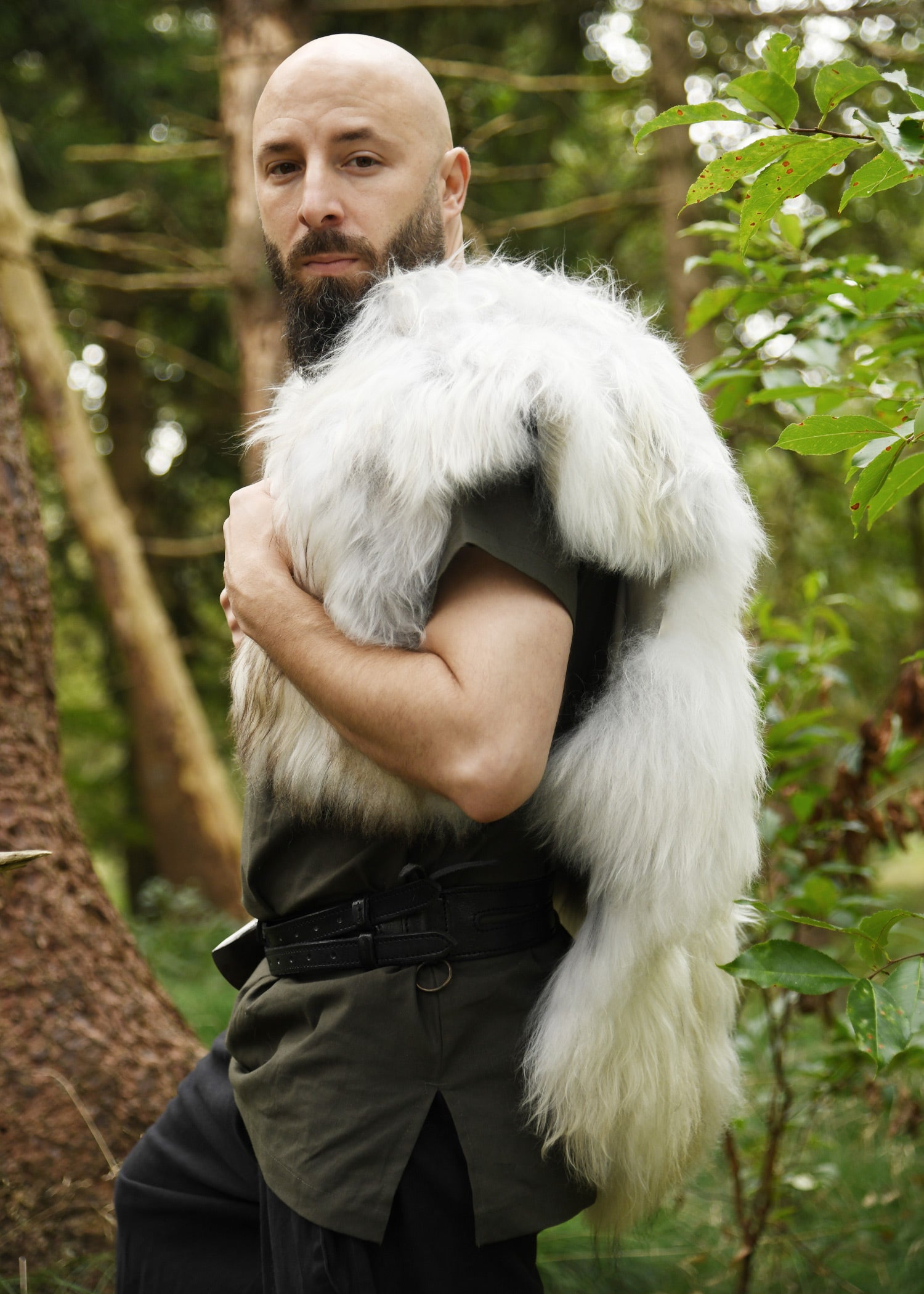 Imagen única de: Piel De Hombro, Capa De Piel Berserker Manchada De Blanco