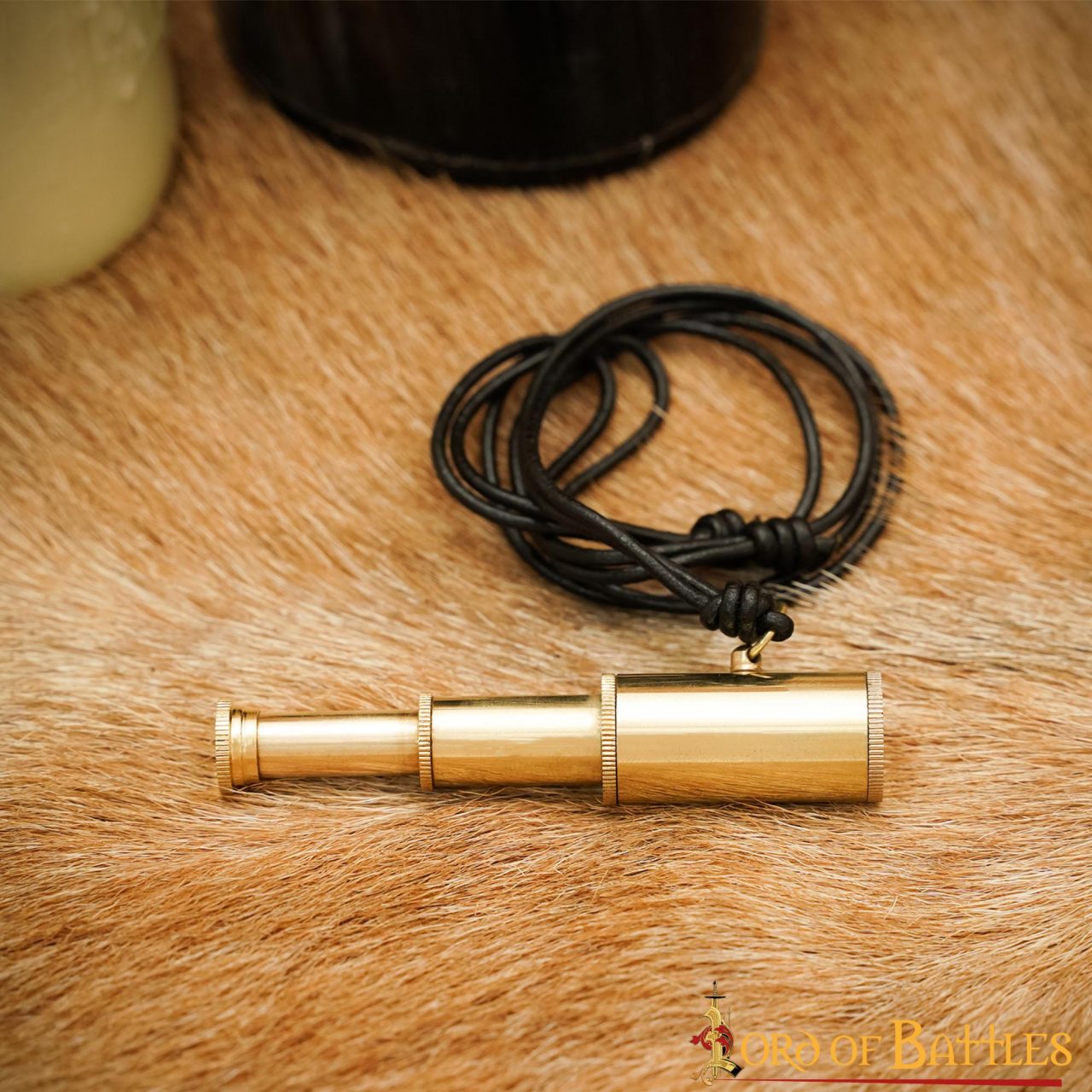 Imagen única de: Colgante Pirata Telescopio de Latón - Mini Collar Catalejo para Disfraces Históricos Náuticos