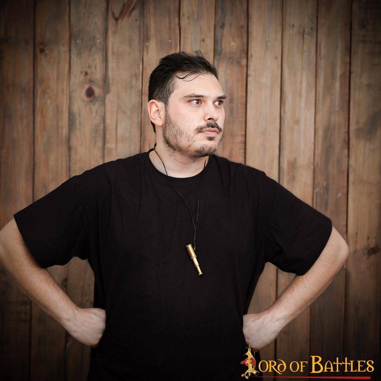 Imagen única de: Colgante Pirata Telescopio de Latón - Mini Collar Catalejo para Disfraces Históricos Náuticos