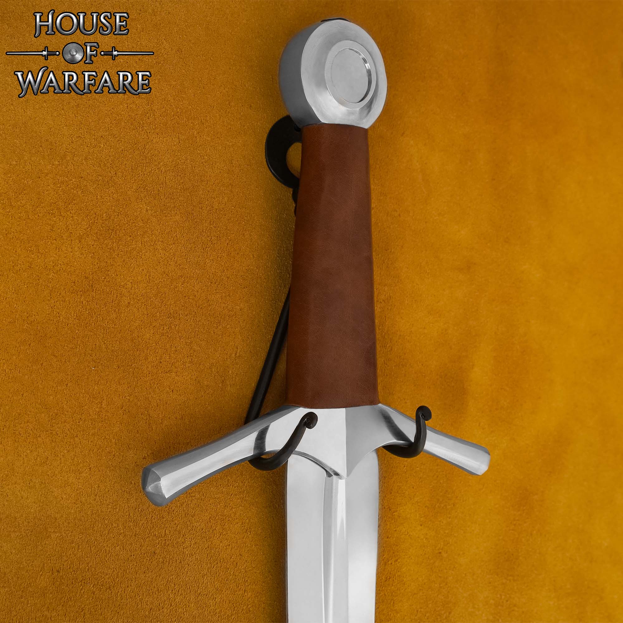 Imagen única de: Soporte de Pared para Espada de Hierro Negro Forjado a Mano - Colgador de Exhibición de Doble Gancho