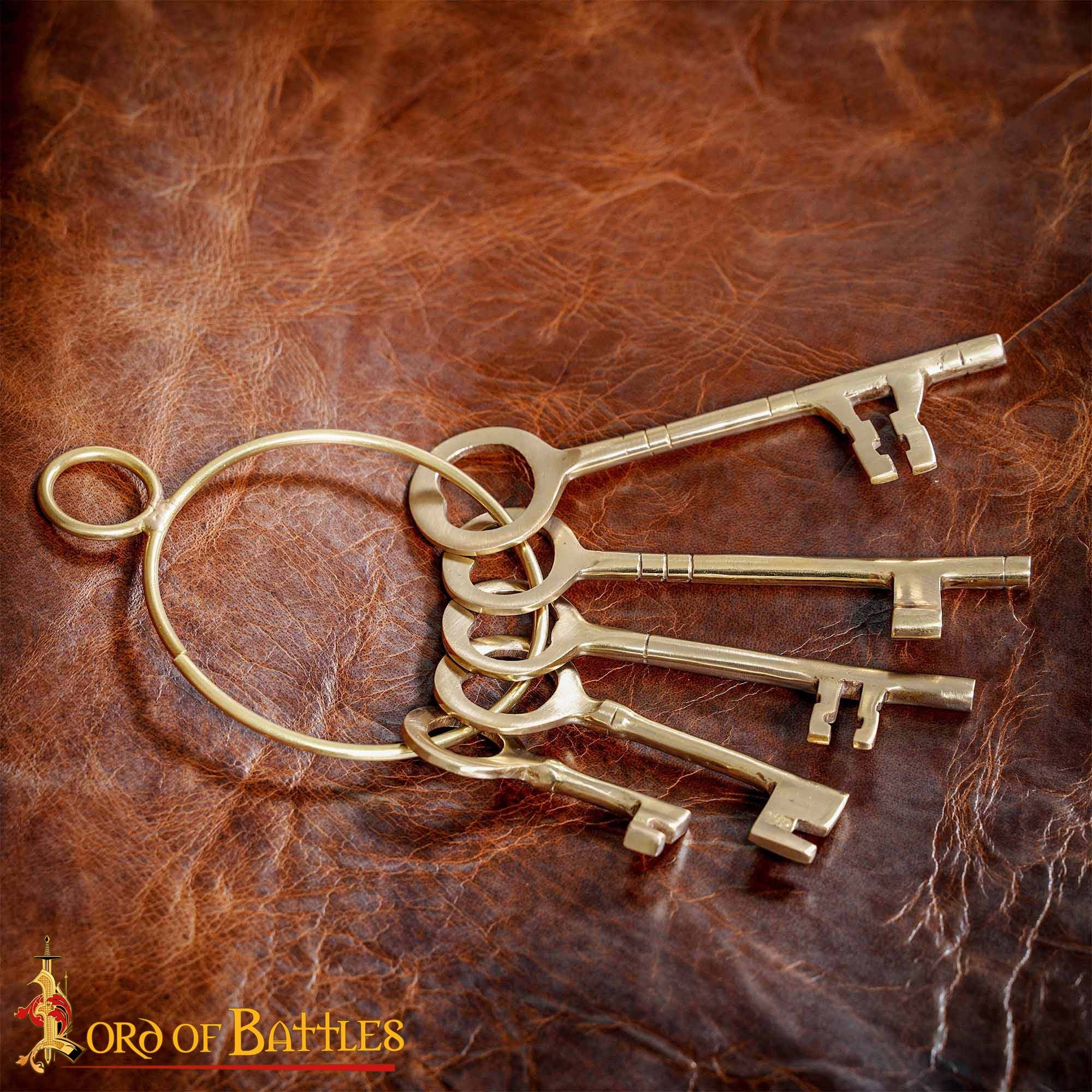 Imagen única de: Juego de Llaves Medievales de Latón para Mazmorras - Réplica Histórica de 5 Piezas para Decoración Pirata y Salas de Escape