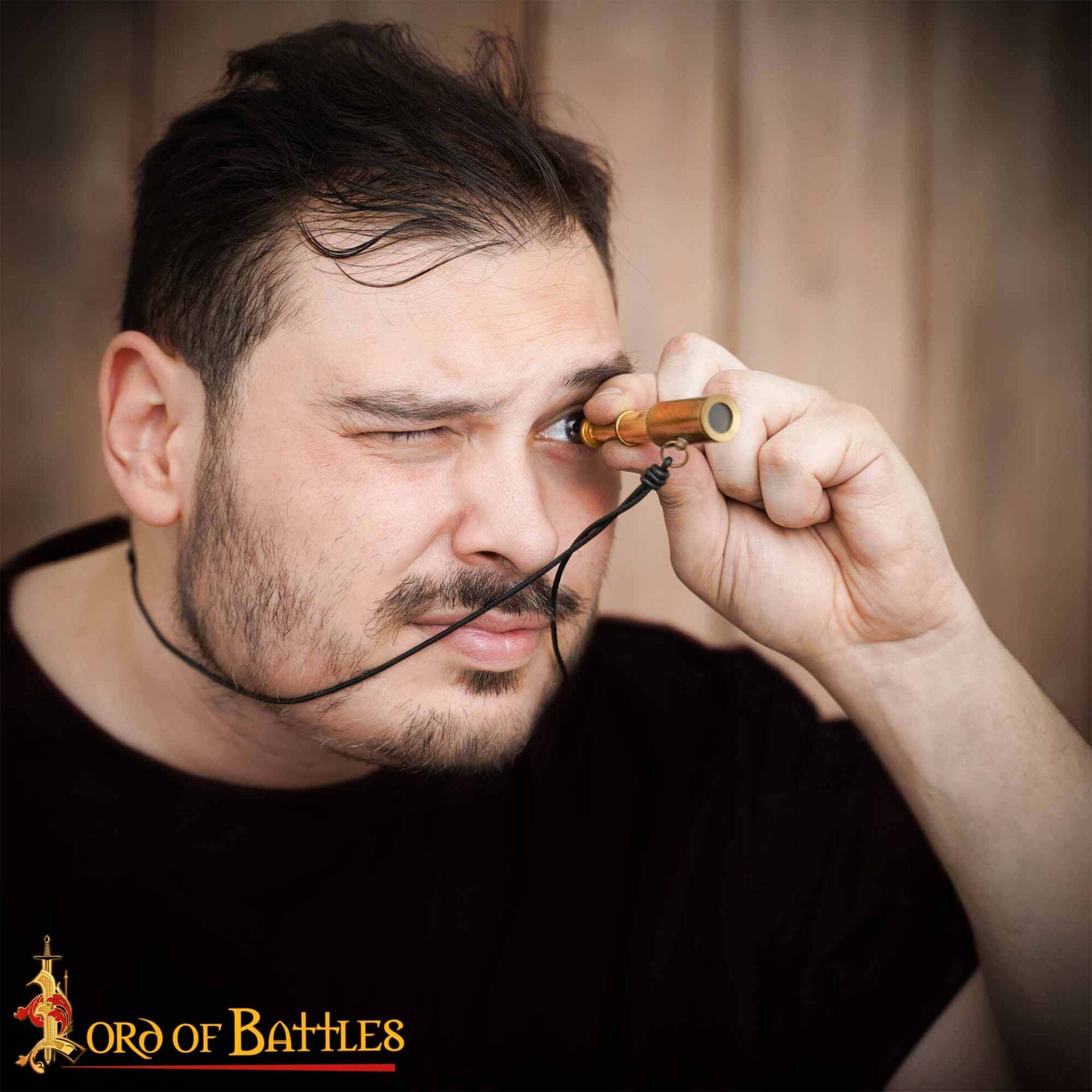 Imagen única de: Colgante Pirata Telescopio de Latón - Mini Collar Catalejo para Disfraces Históricos Náuticos