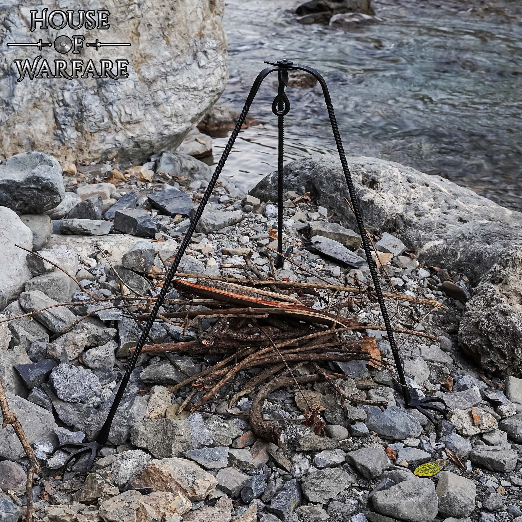 Imagen única de: Trípode de Cocina de Hierro Medieval Forjado a Mano - Acabado en Negro Soporte de Hoguera para Cocinar Al Aire Libre