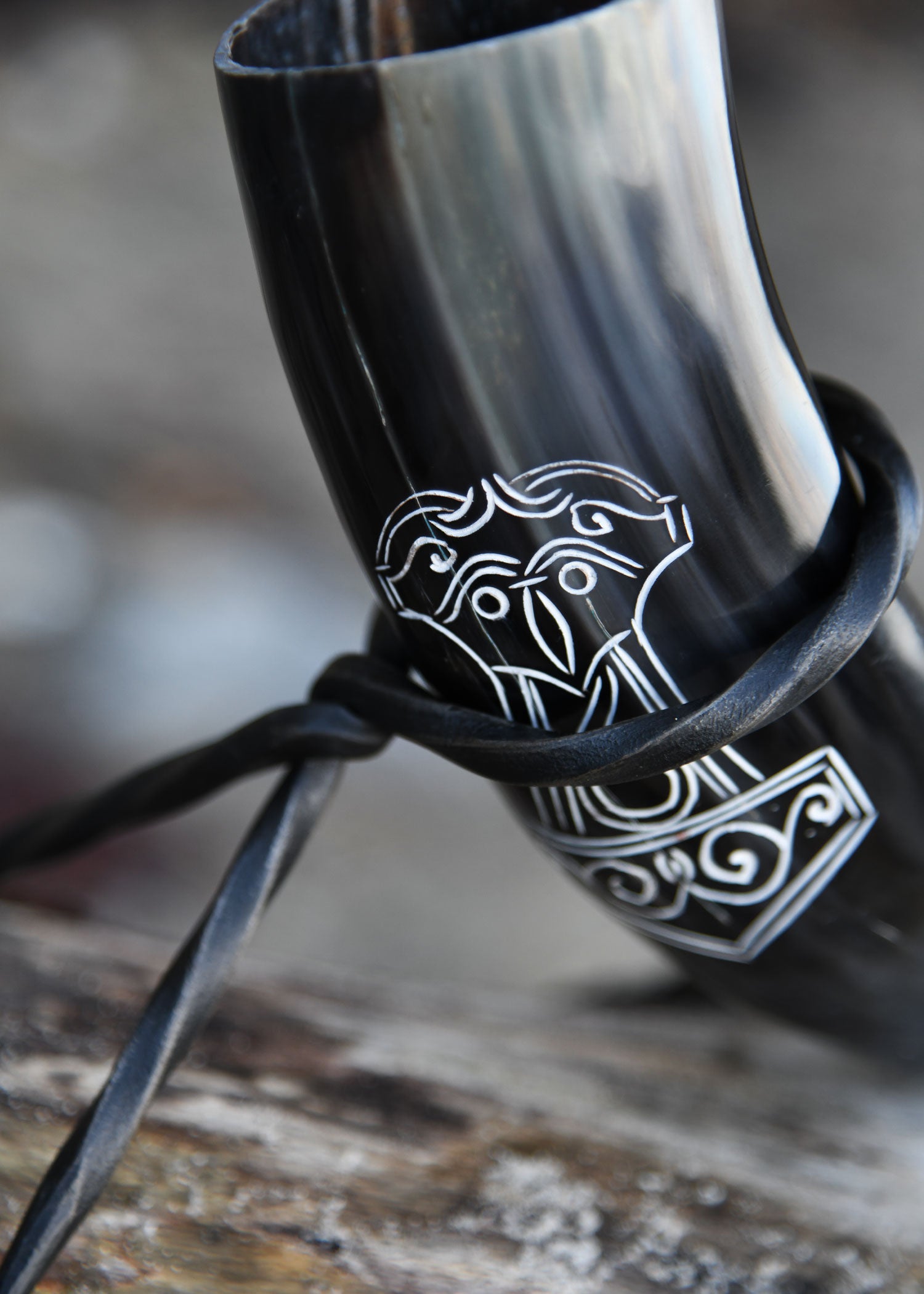 Imagen única de: Cuerno Para Beber Con Soporte - Mjölnir, El Martillo De Thor