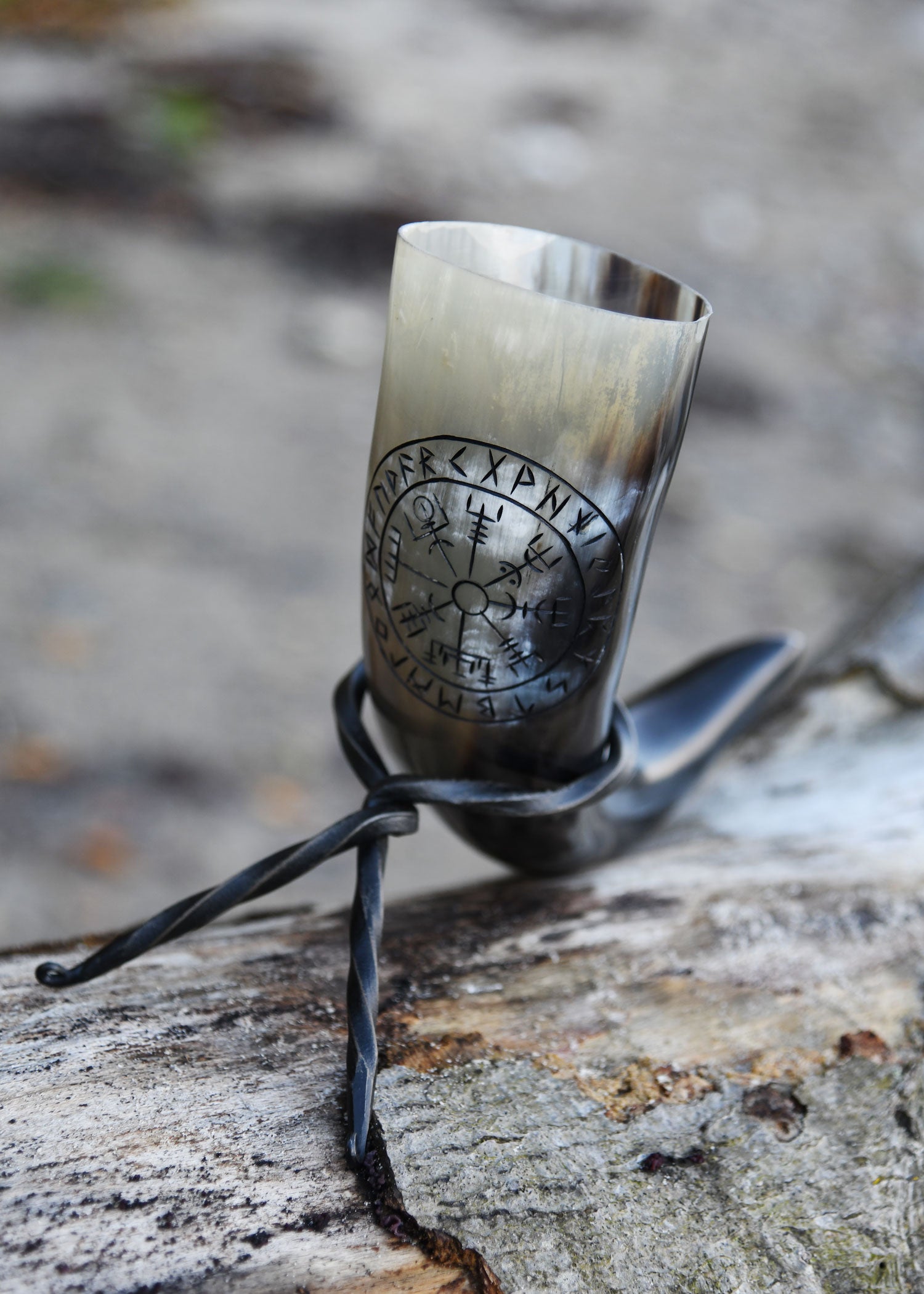 Imagen única de: Cuerno Para Beber Con Soporte - Vegvísir
