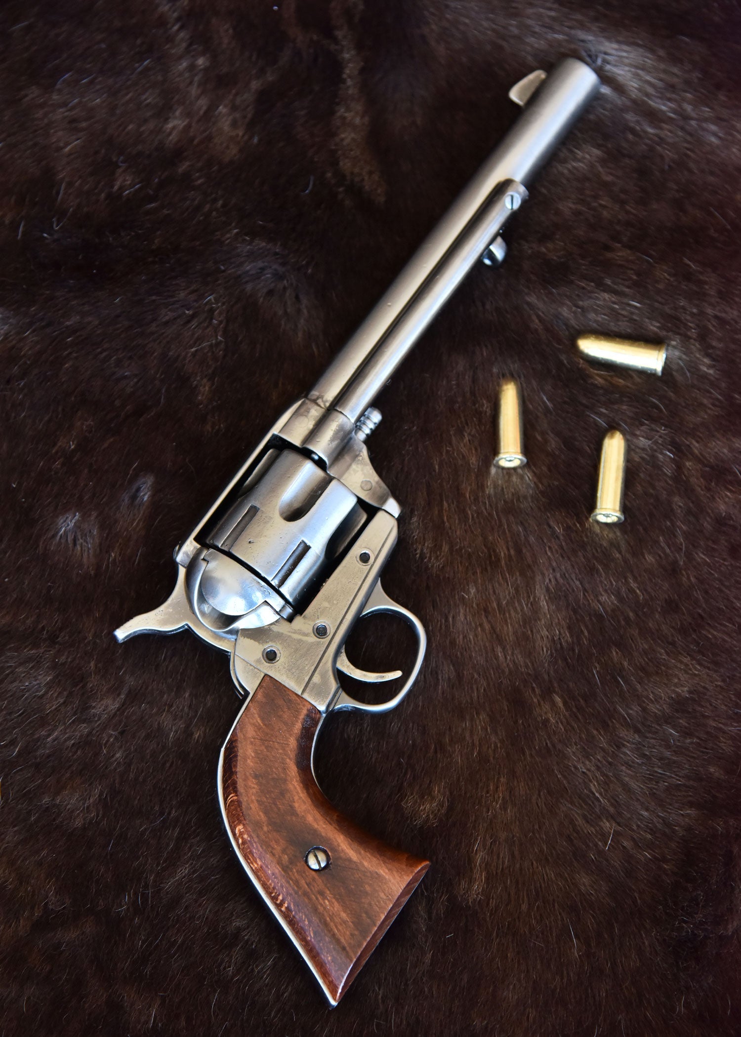 Imagen única de: Colt Revolver .45, Caballería De Ee. Uu. 1873, Acabado En Níquel Pulido Y Madera, Réplica