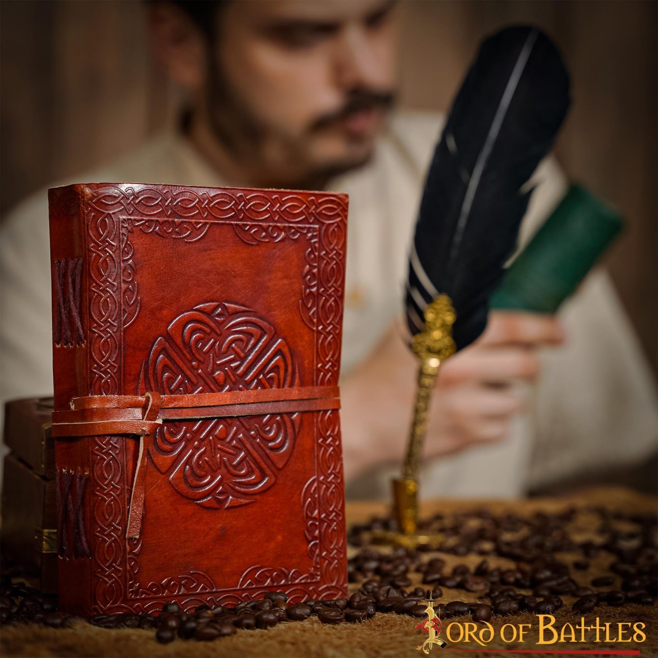 Imagen única de: Diario Medieval Repujado Diario de Piel Auténtica Hecho a Mano