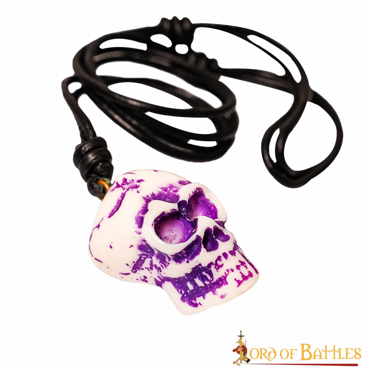 Imagen única de: Colgante de Calavera de Hueso de Buey Pulido con Cordón de Cuero Auténtico - Amuleto Medieval Tallado a Mano