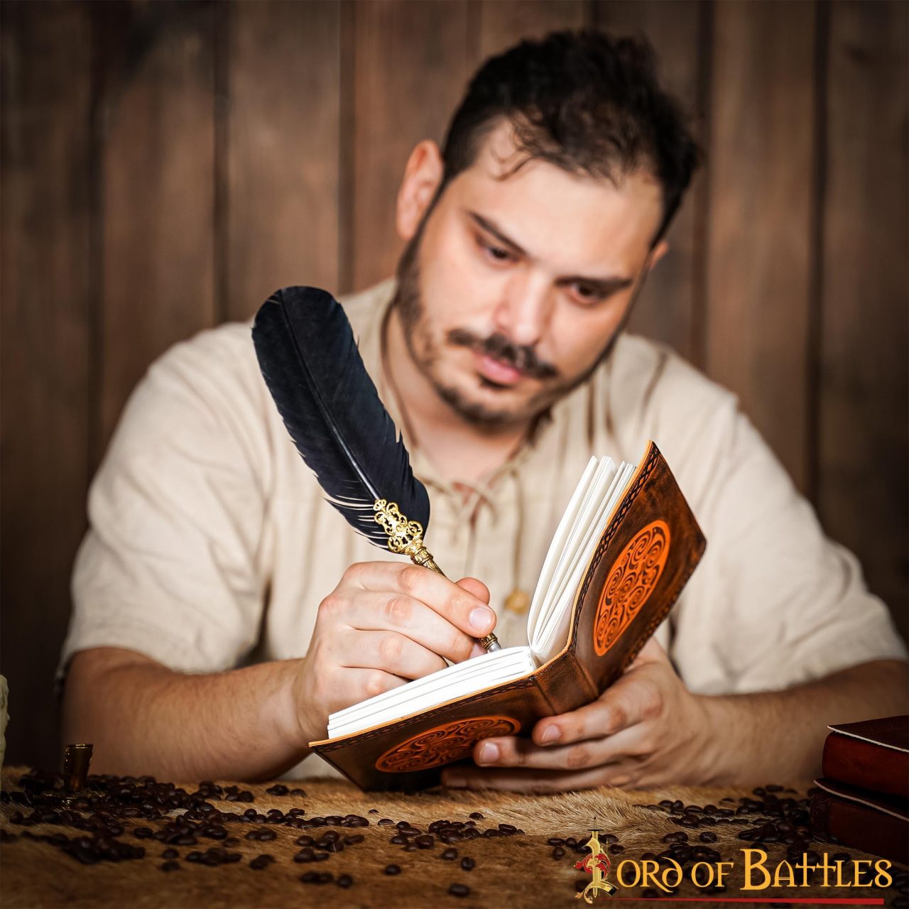 Imagen única de: Diario Medieval de Piel Auténtica Hecho a Mano con Diseño Celta en Espiral