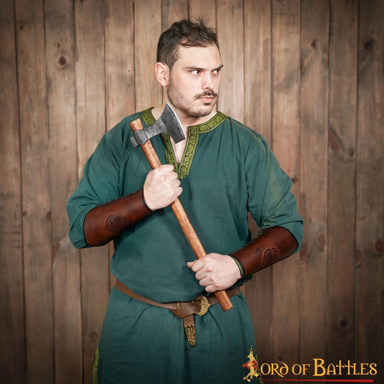 Brazales de Cuero con Espiral Celta en Relieve