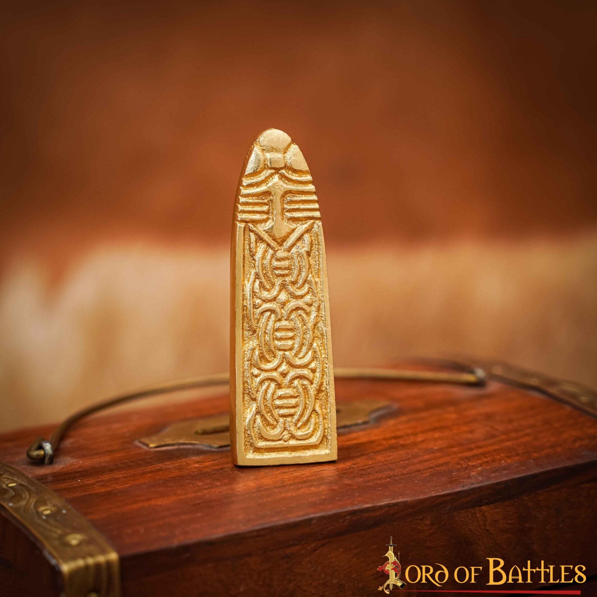 Imagen única de: Chape Medieval de Latón Macizo para Cinturón - Diseño de Nudo Celta - Extremo de Cinturón de Latón Puro