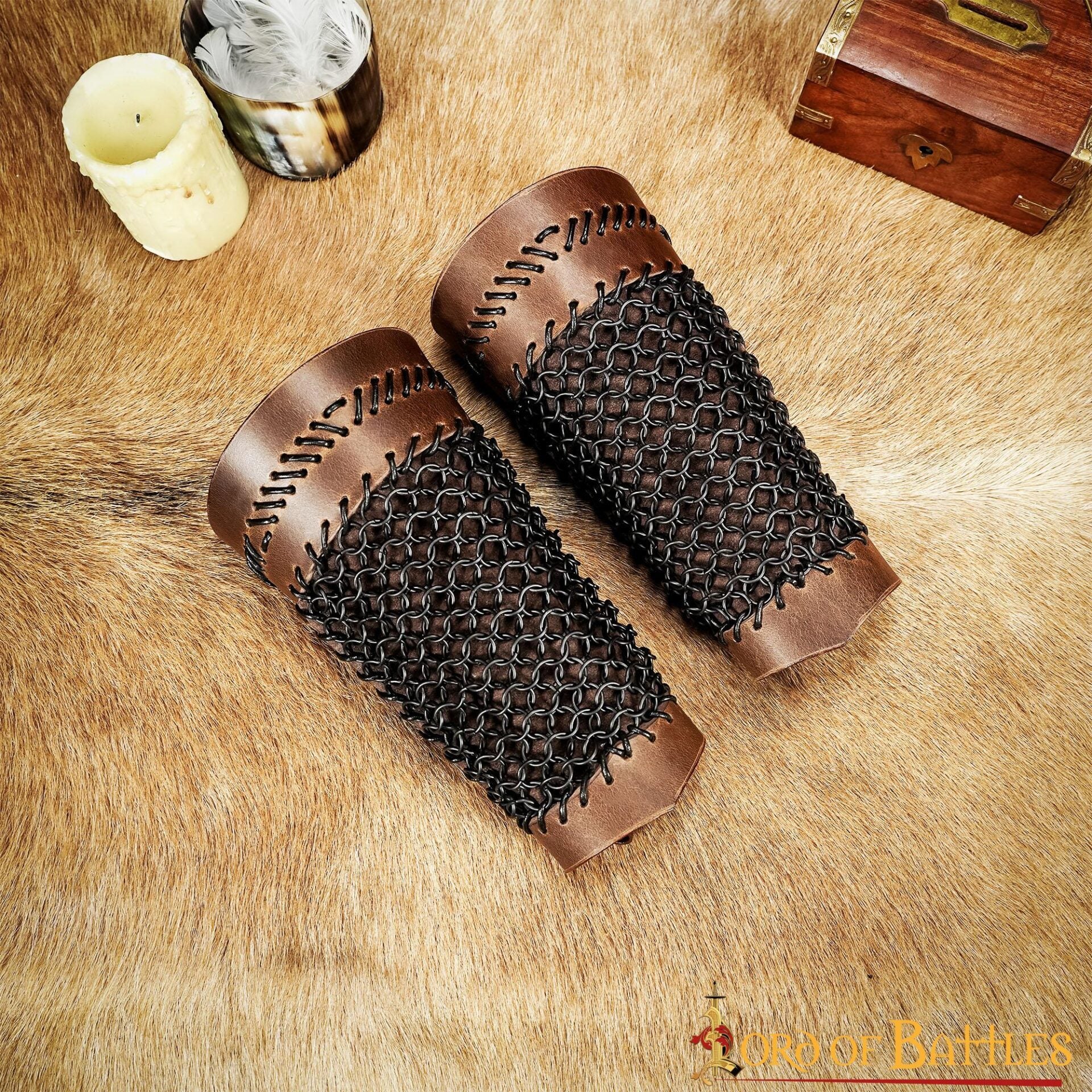 Imagen única de: Brazales de Cuero Marrón y Cota de Malla - Guardabrazos Artesanales - Par de Brazaletes Protectores Medievales