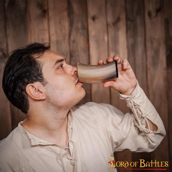 Imagen única de: Taza de Cerveza Medieval Vikinga Hecha a Mano con Auténtico Cuerno de Buey