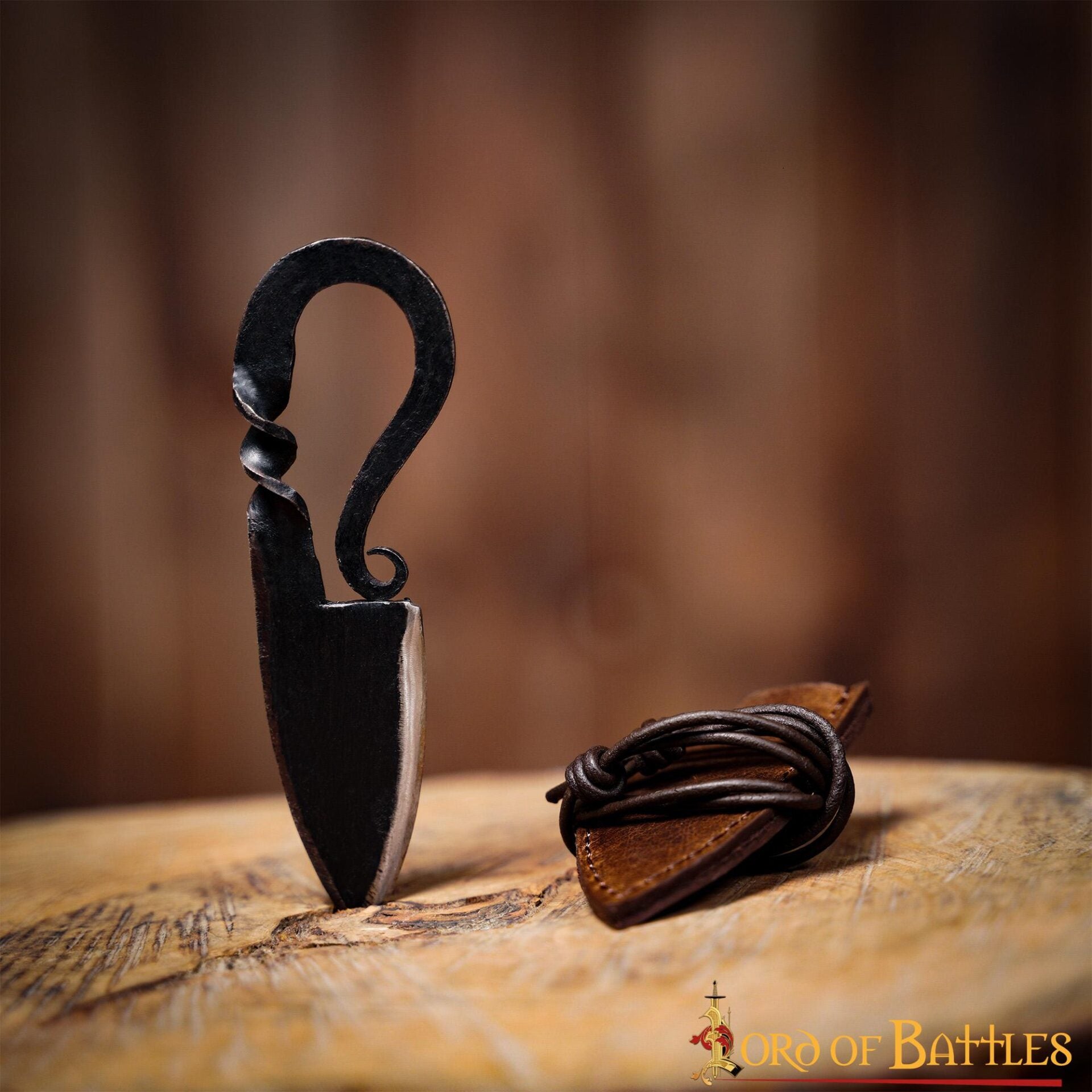 Imagen única de: Cuchillo Vikingo de Hierro Forjado a Mano con Funda de Cuero Auténtico