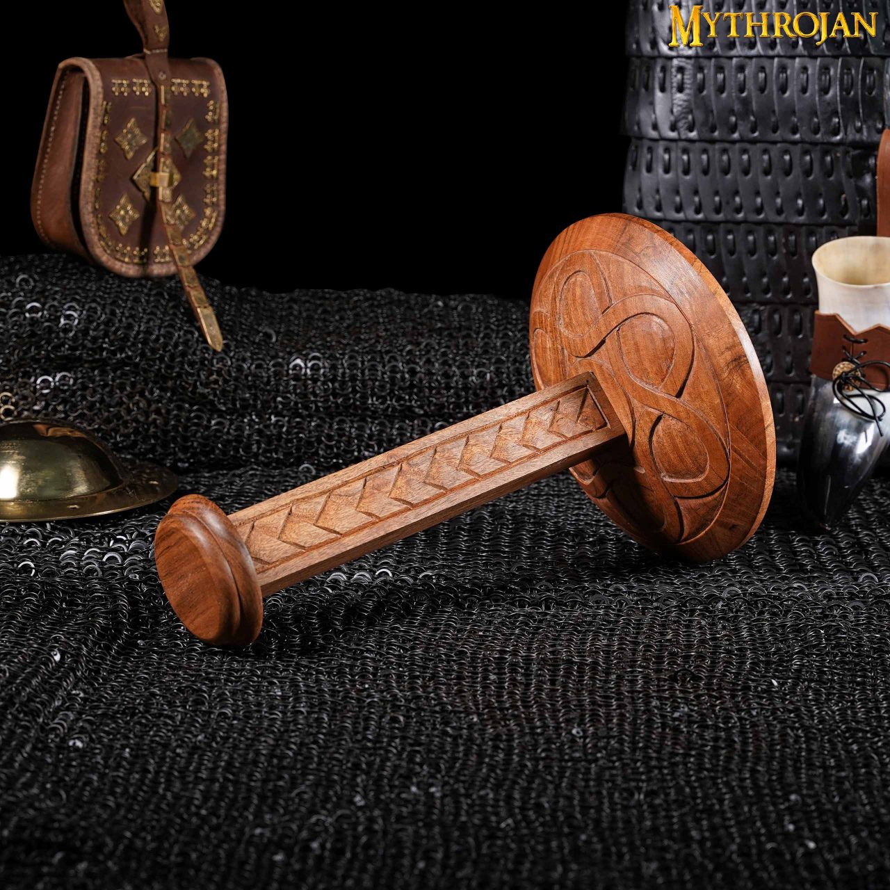 Imagen única de: Soporte de Casco de Madera Mythrojan : Altura : 15".