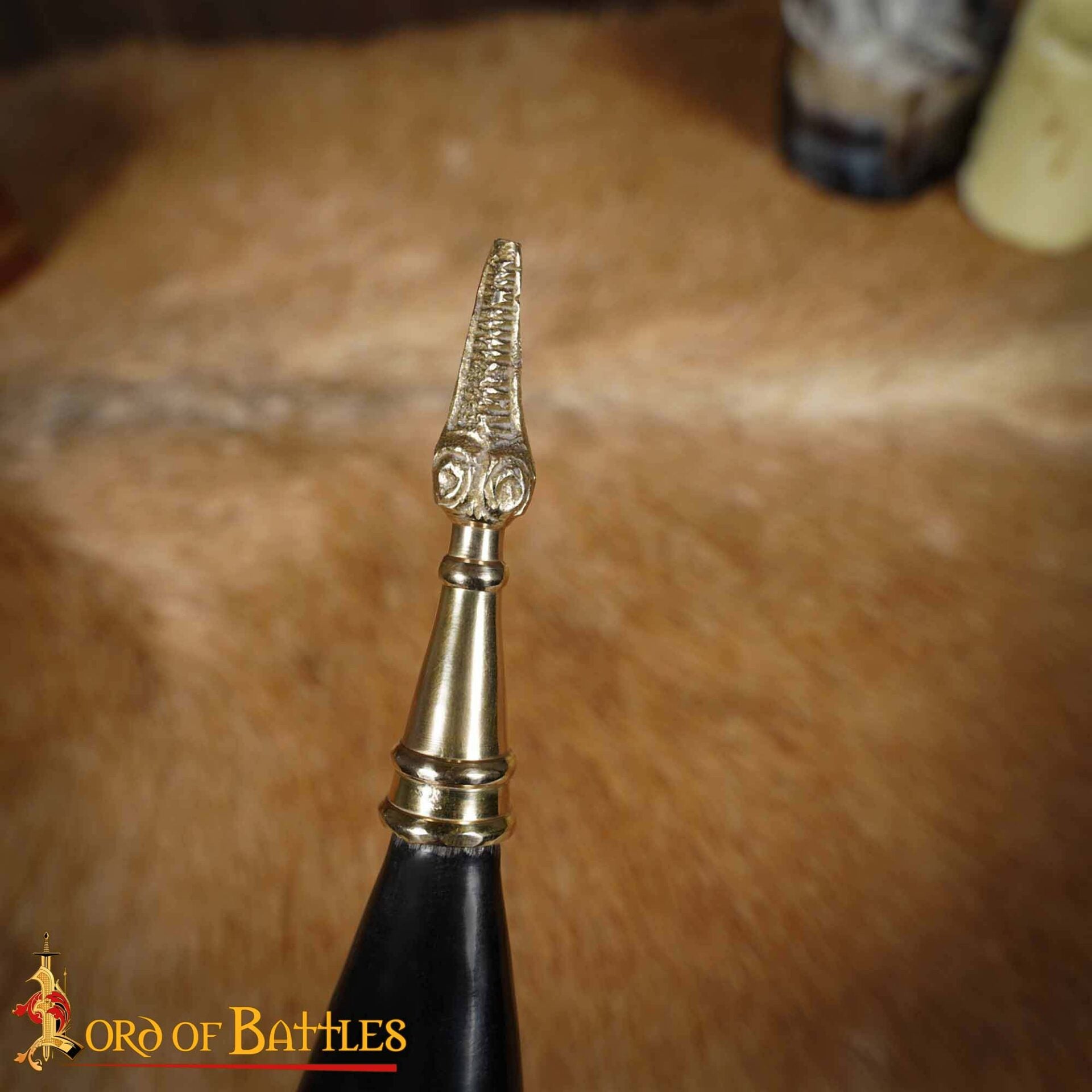Imagen única de: Cuerno para Beber Vikingo Medieval de 300 - 400 Ml con Accesorios de Latón Hecho a Mano con Auténtico Cuerno de Buey
