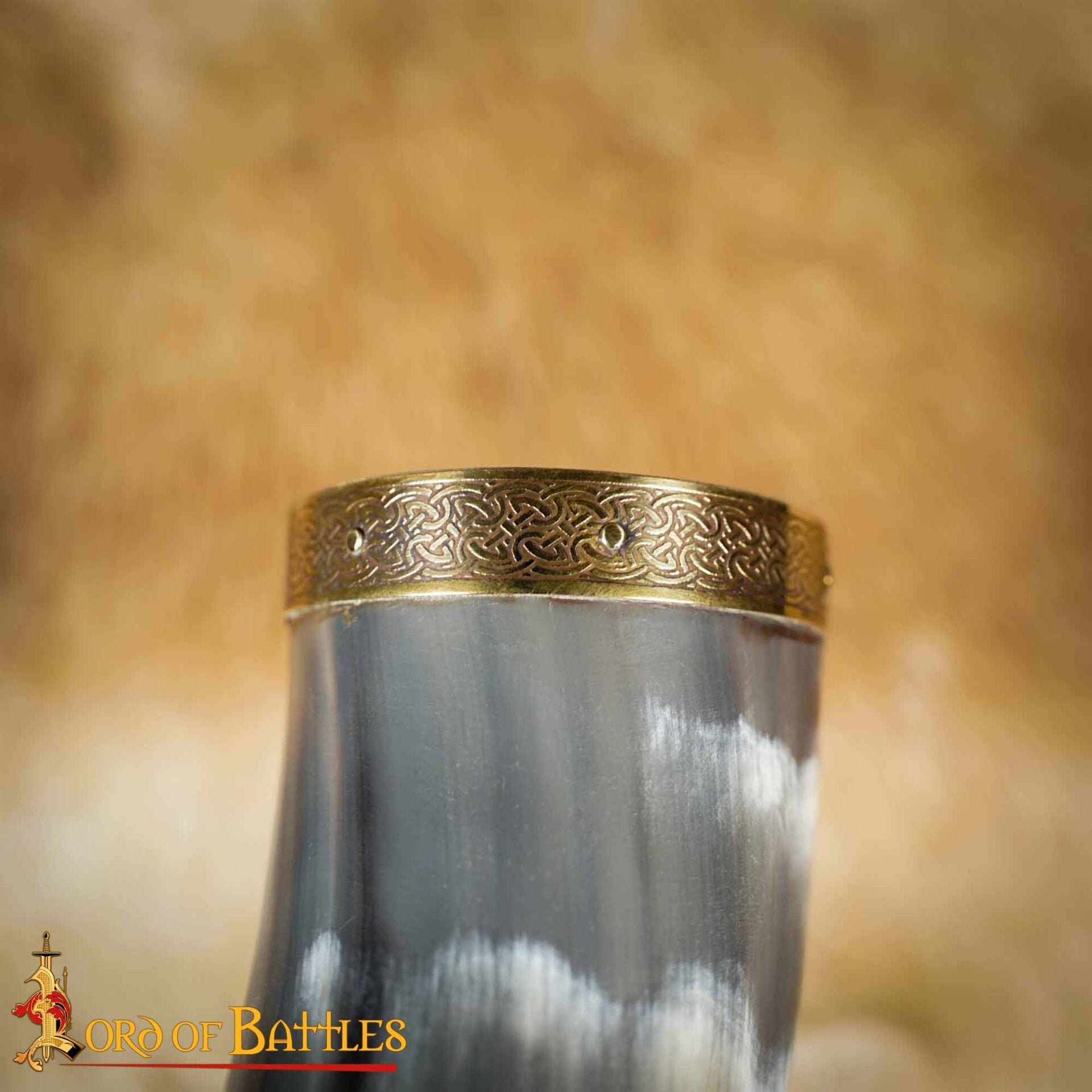 Imagen única de: Cuerno para Beber Vikingo Medieval de 300 - 400 Ml con Accesorios de Latón Hecho a Mano con Auténtico Cuerno de Buey