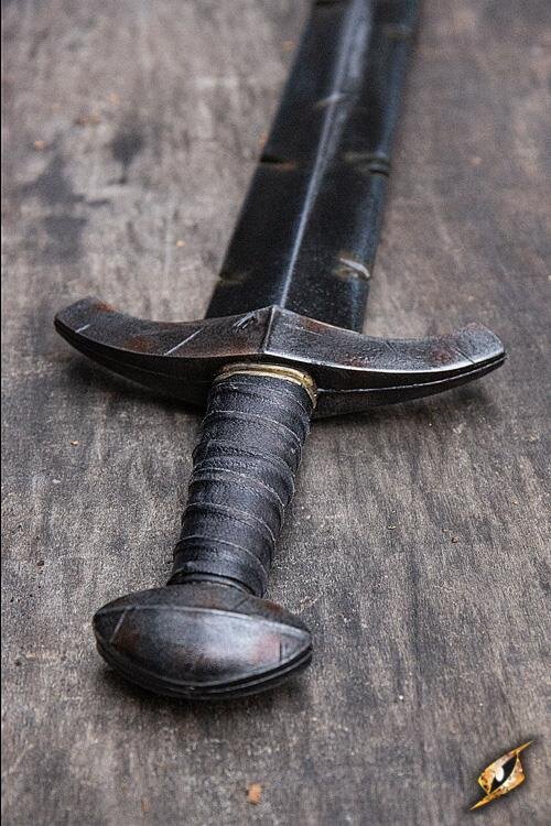 Imagen única de: Espada De Escudero Desgastada Por La Batalla