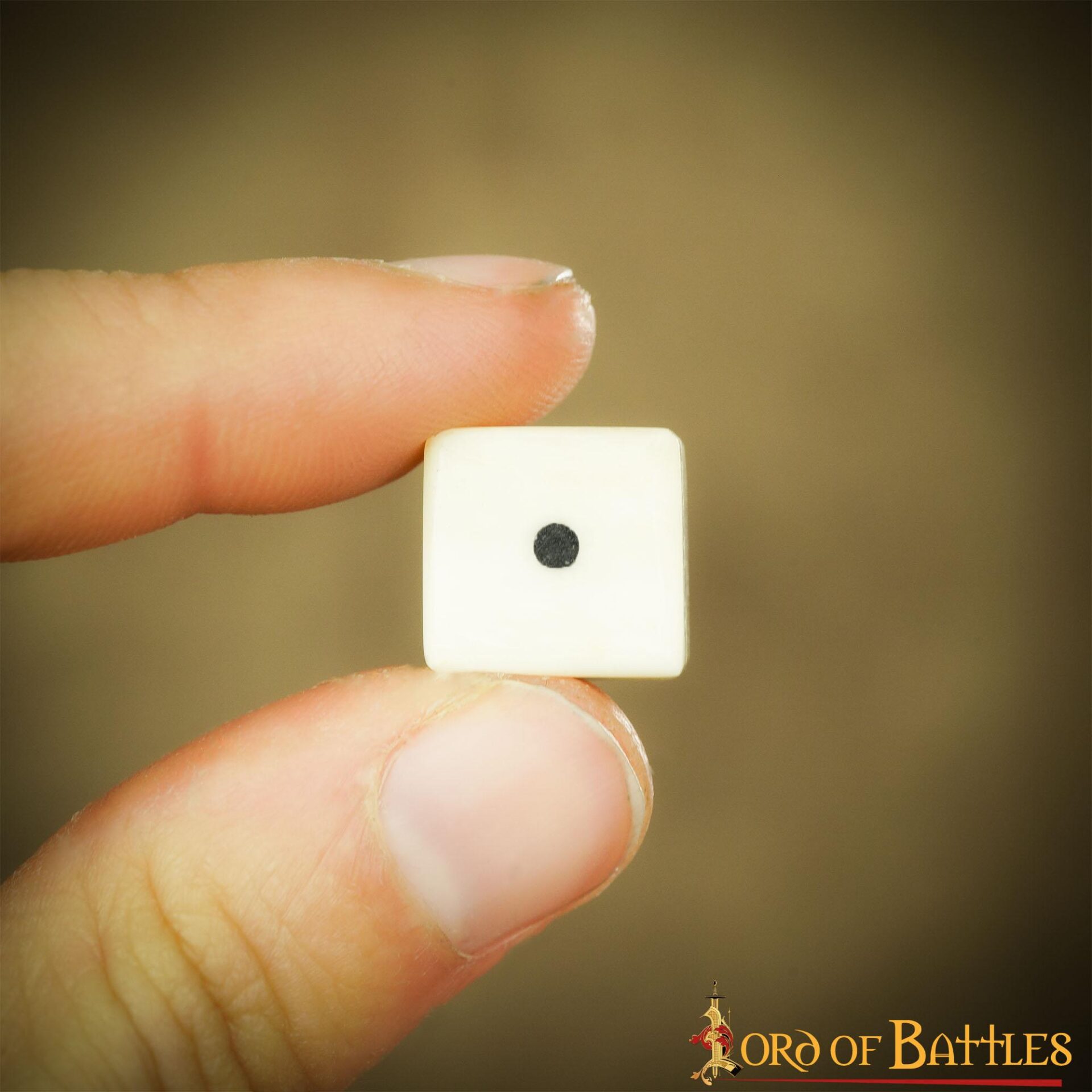 Imagen única de: Dados Medievales de Hueso - Juego Artesanal de 6 (hueso de Buey, 1,2 Cm)