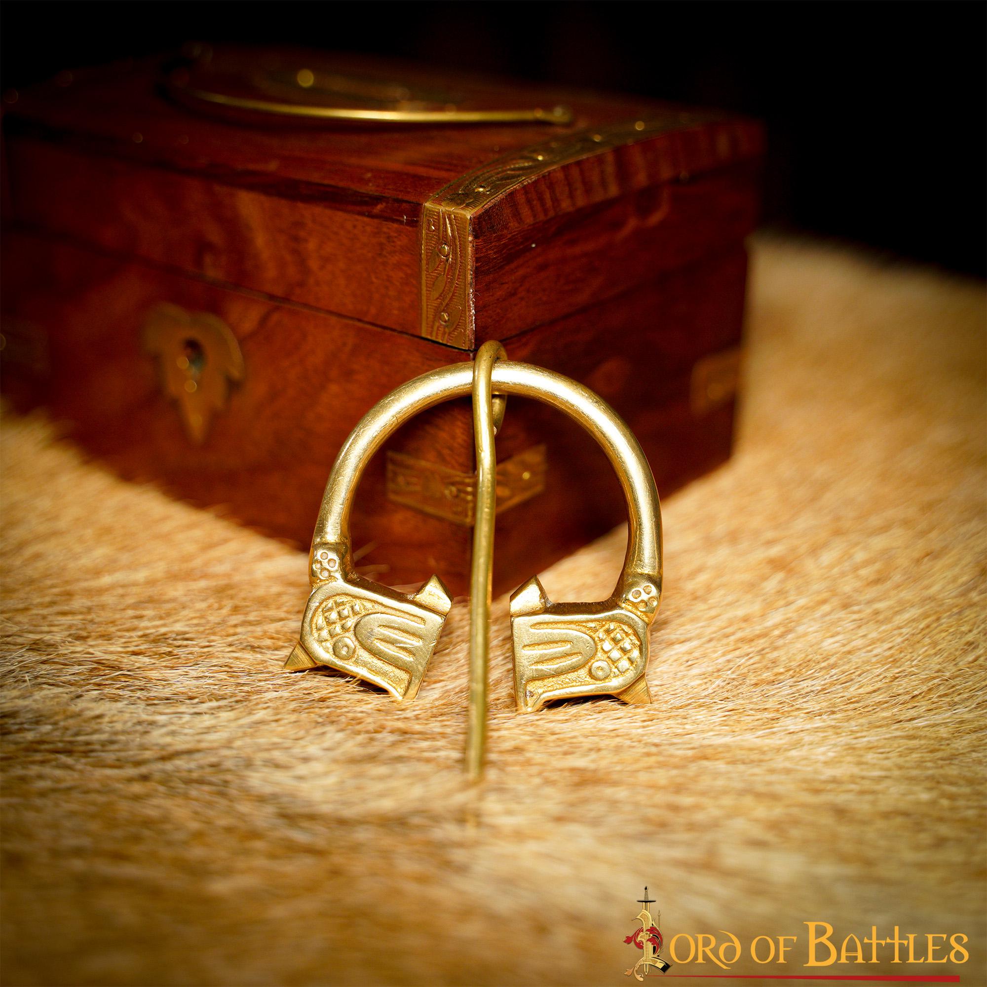 Imagen única de: Broche de Capa con Cabeza de Cuervo Nórdico - Latón