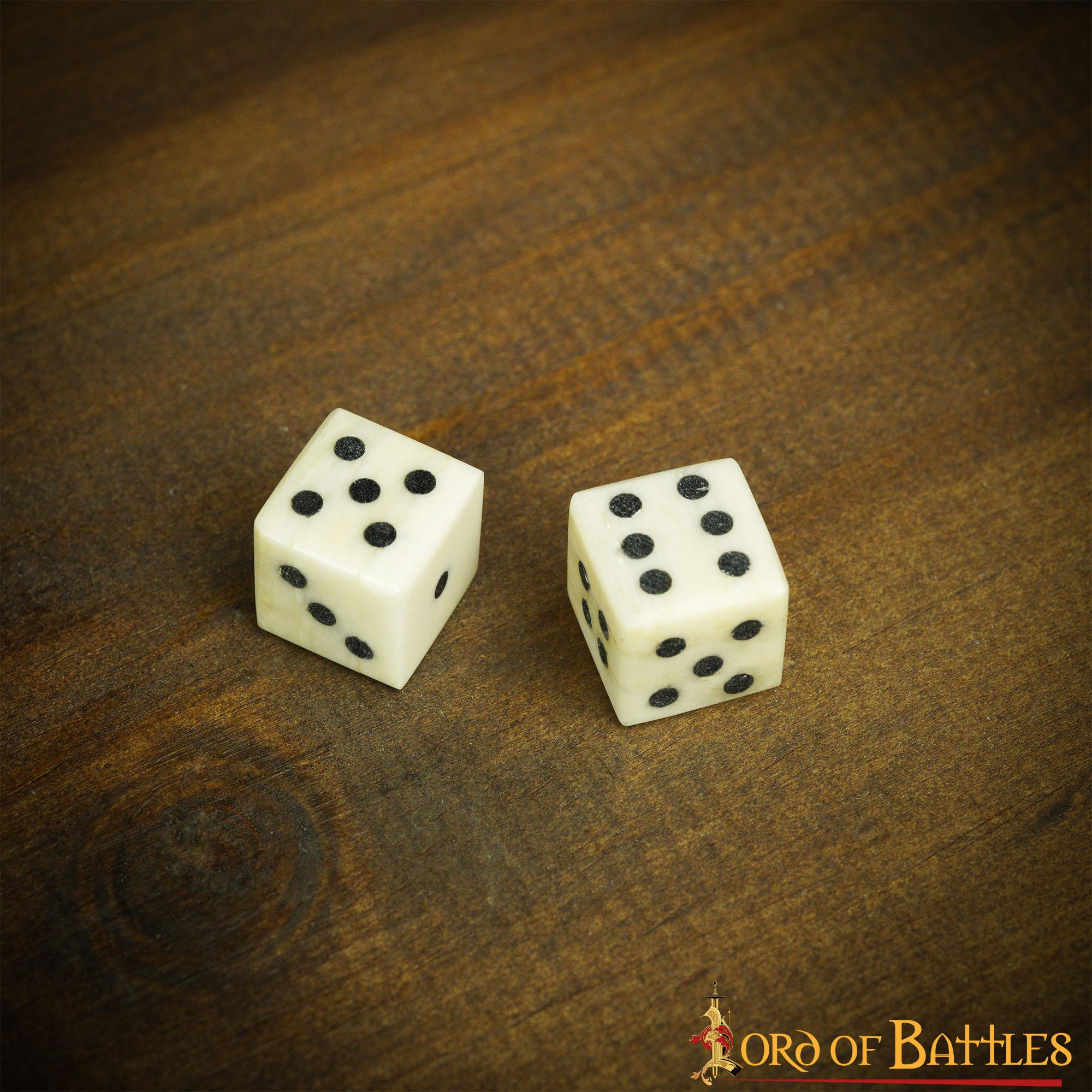 Imagen única de: Dados Medievales de Hueso - Juego Artesanal de 6 (hueso de Buey, 1,2 Cm)