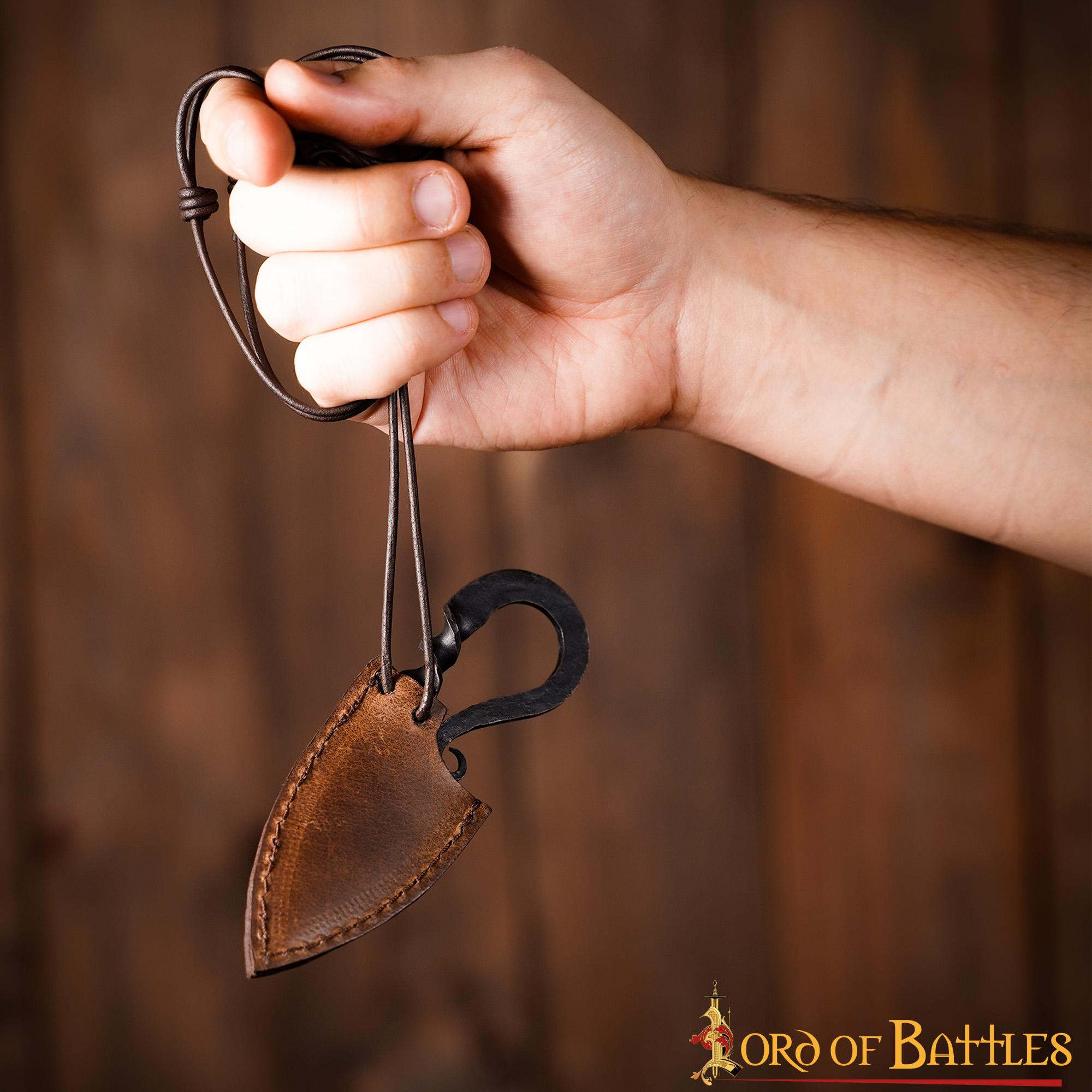 Imagen única de: Cuchillo Vikingo de Hierro Forjado a Mano con Funda de Cuero Auténtico
