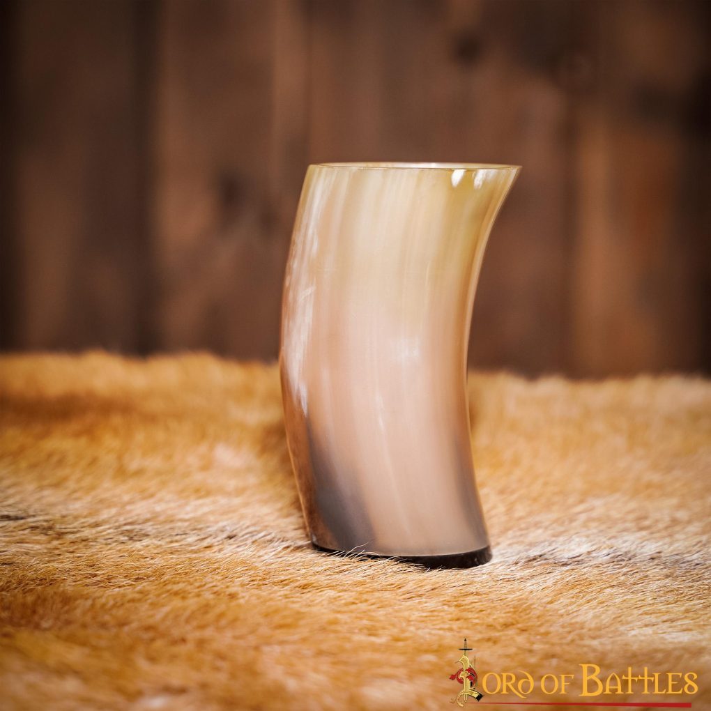 Imagen única de: Taza de Cerveza Medieval Vikinga Hecha a Mano con Auténtico Cuerno de Buey