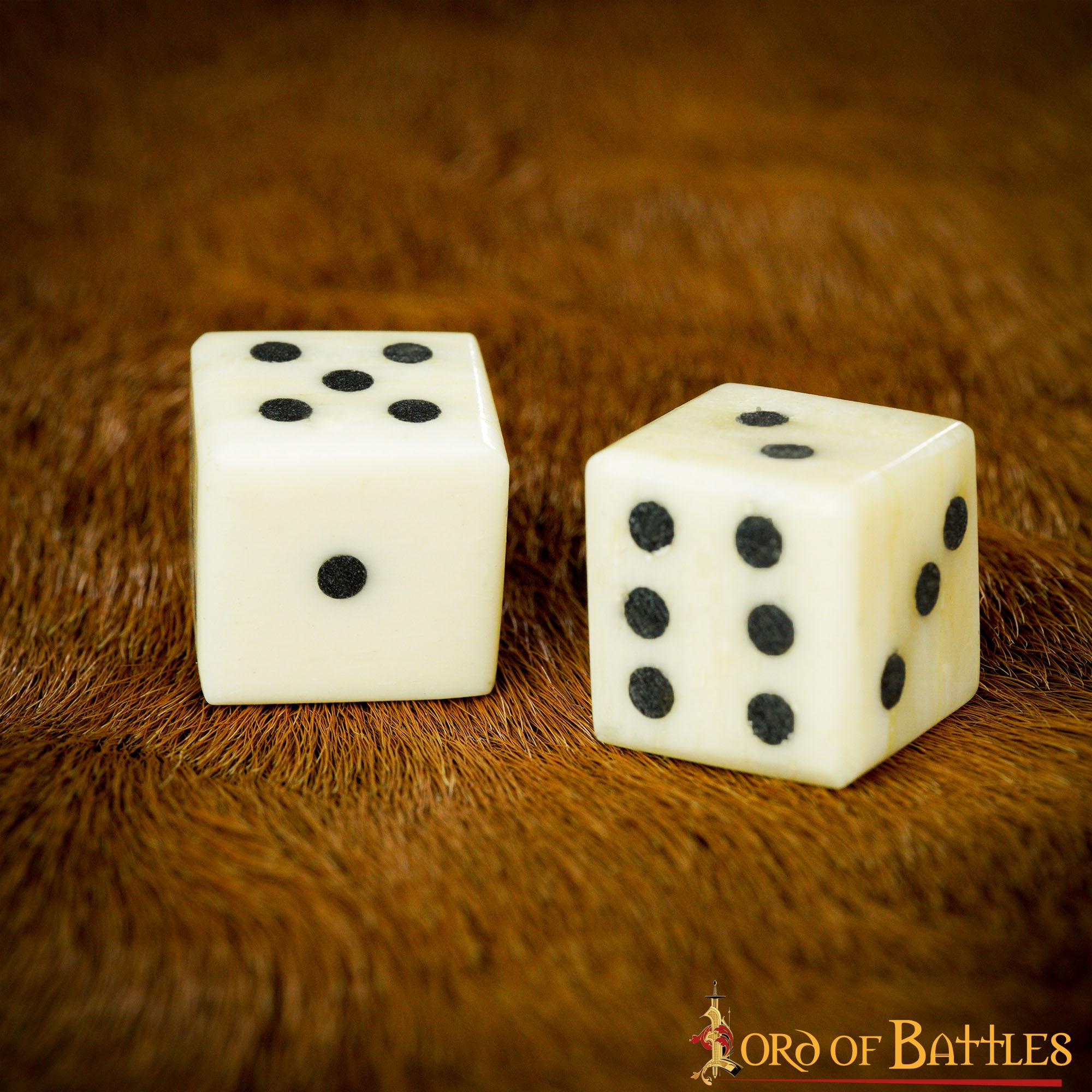 Imagen única de: Dados Medievales de Hueso - Juego Artesanal de 6 (hueso de Buey, 1,2 Cm)