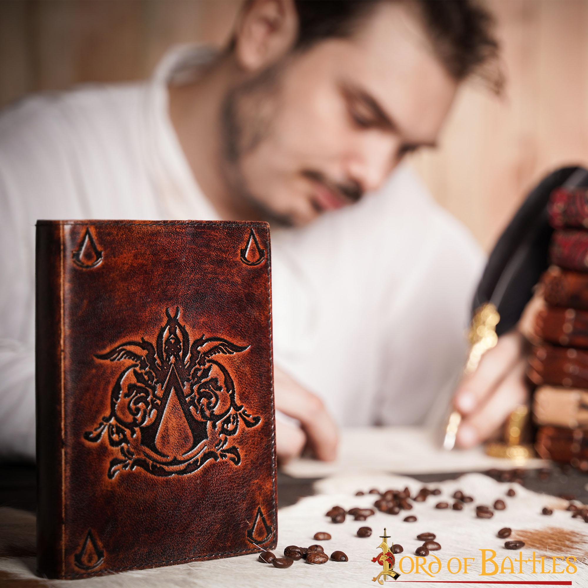 Imagen única de: Diario Artesanal Creed Of Assassin Diario de Piel Auténtica