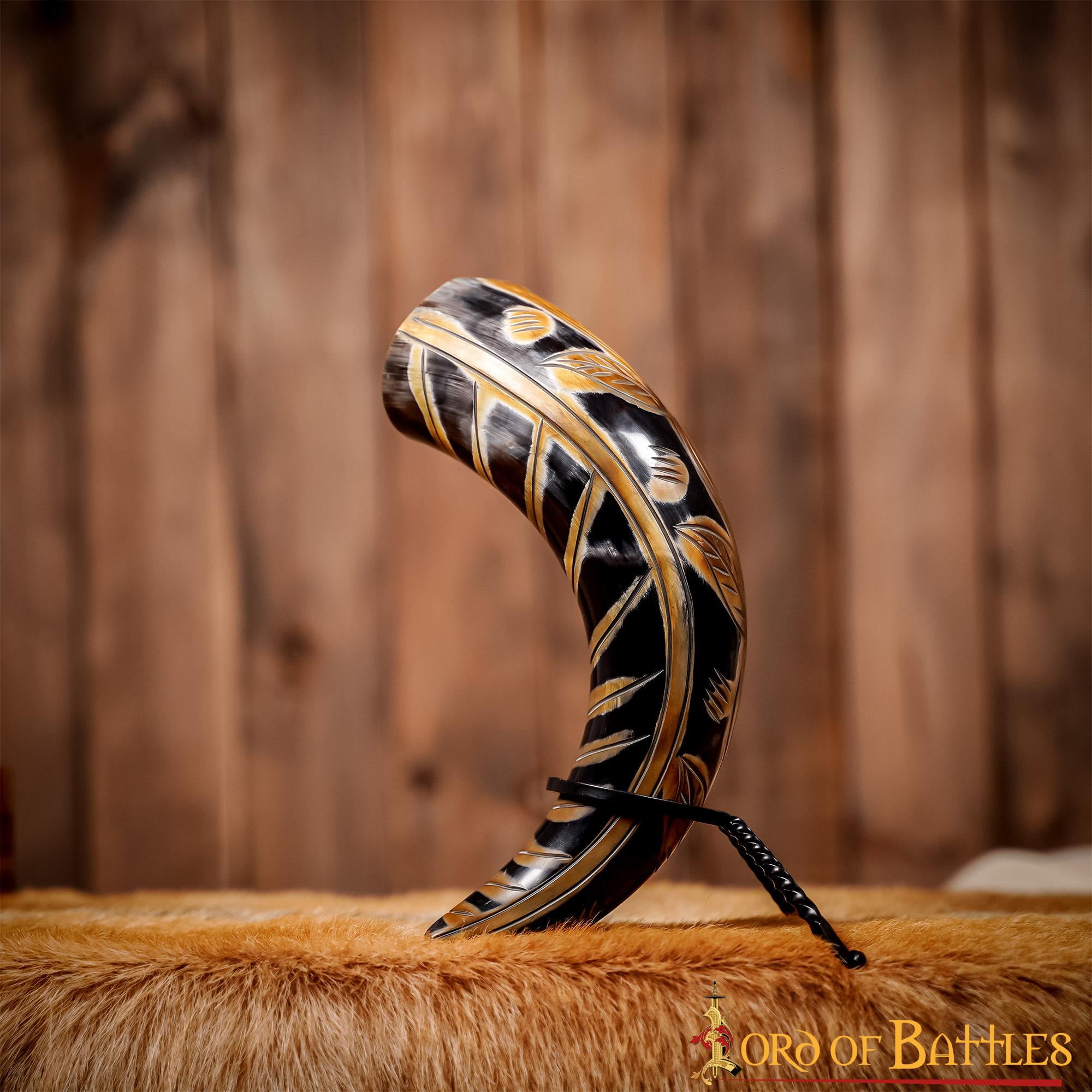 Imagen única de: Cuerno para Beber Vikingo Medieval 400 - 500 Ml con Diseños Grabados Cuerno de Buey Auténtico Hecho a Mano