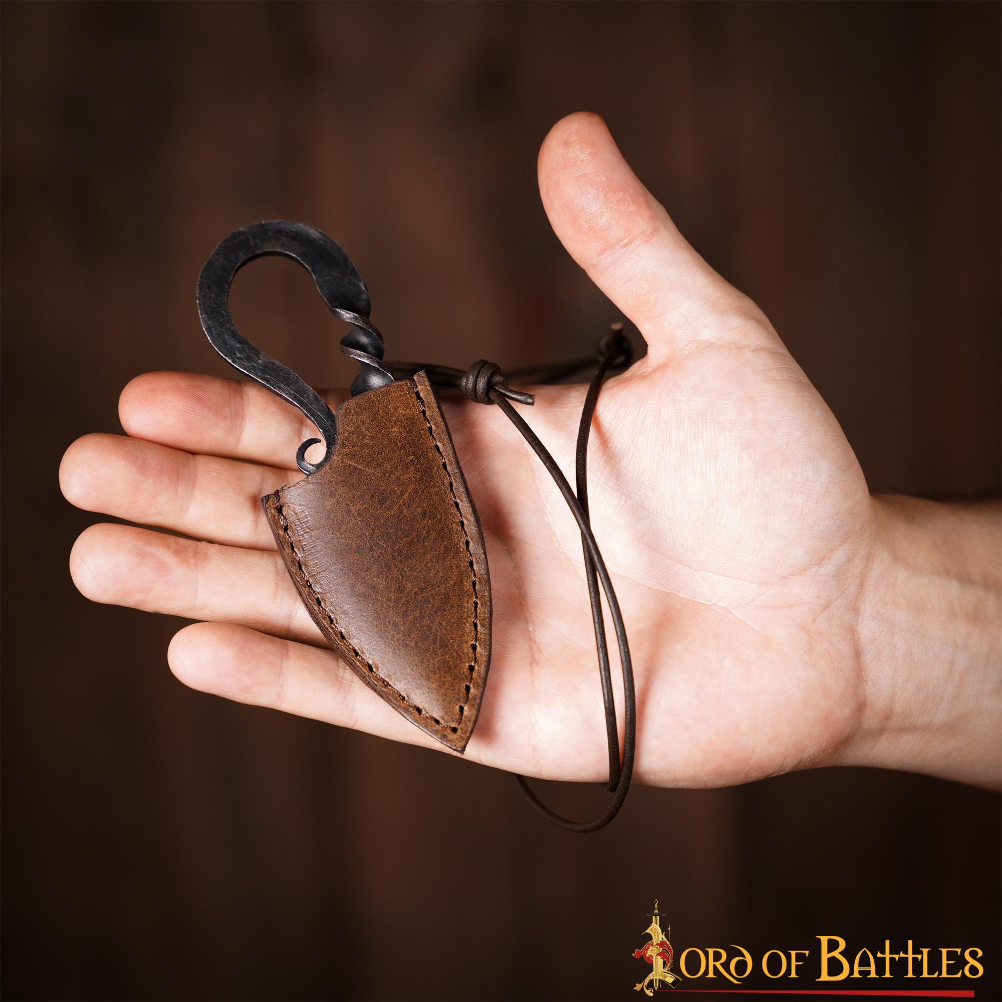 Imagen única de: Cuchillo Vikingo de Hierro Forjado a Mano con Funda de Cuero Auténtico