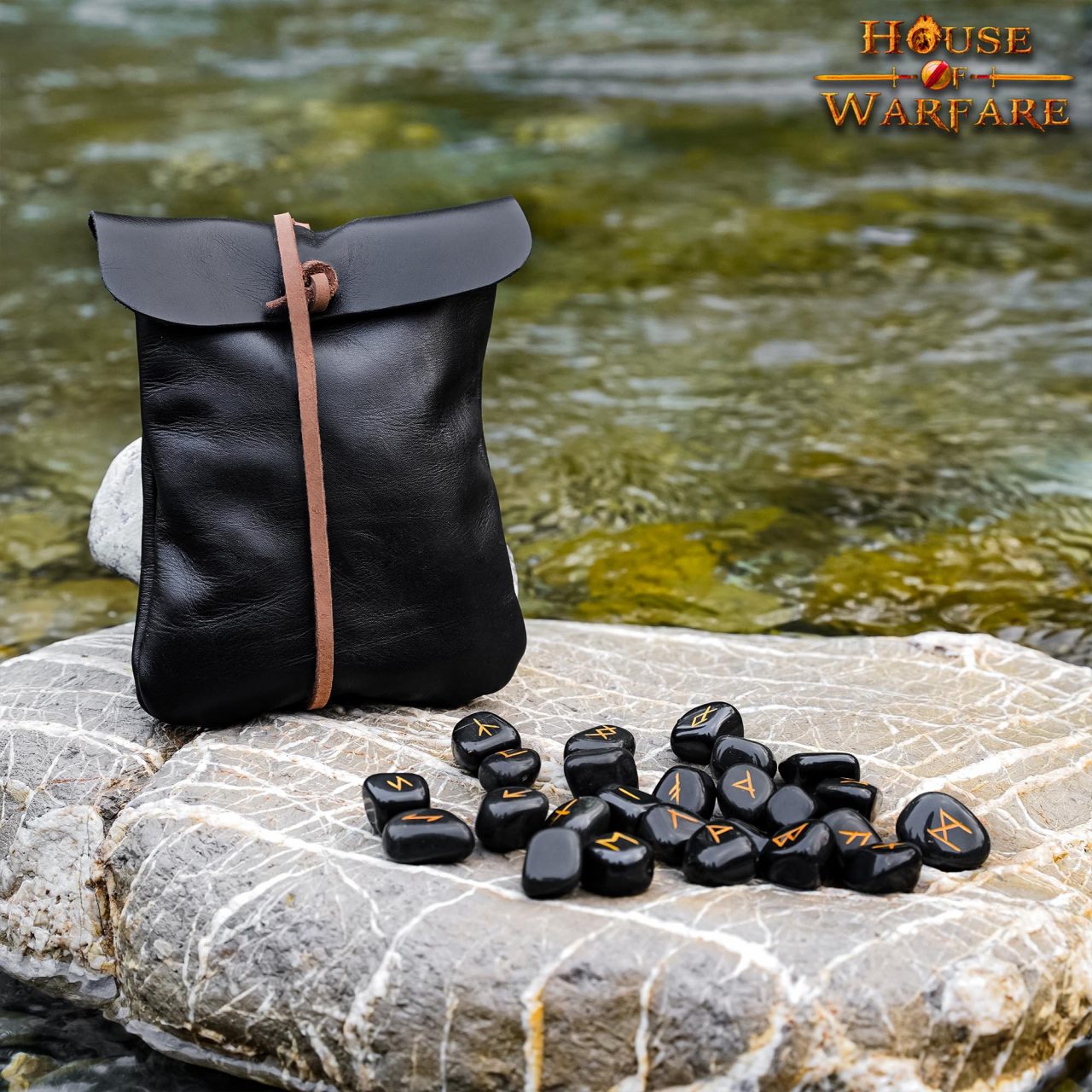Imagen única de: Juego de Piedras Rúnicas Vikingas con Estuche de Cuero Negro - Adivinación y Estrategia Nórdica