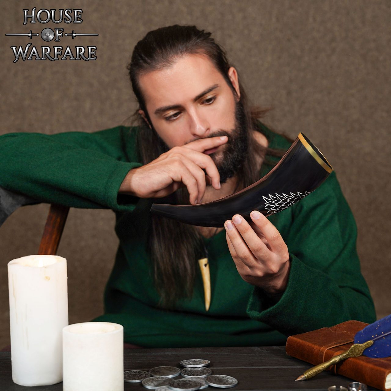 Imagen única de: Cuerno Vikingo para Beber con Grabado y Diseño de Lobo - para Larp, Temas Vikingos