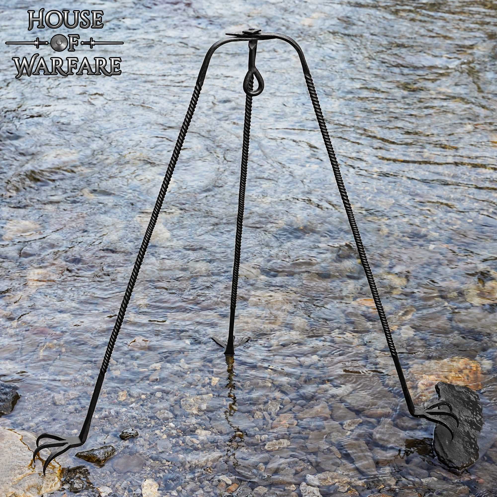 Imagen única de: Trípode de Cocina de Hierro Medieval Forjado a Mano - Acabado en Negro Soporte de Hoguera para Cocinar Al Aire Libre